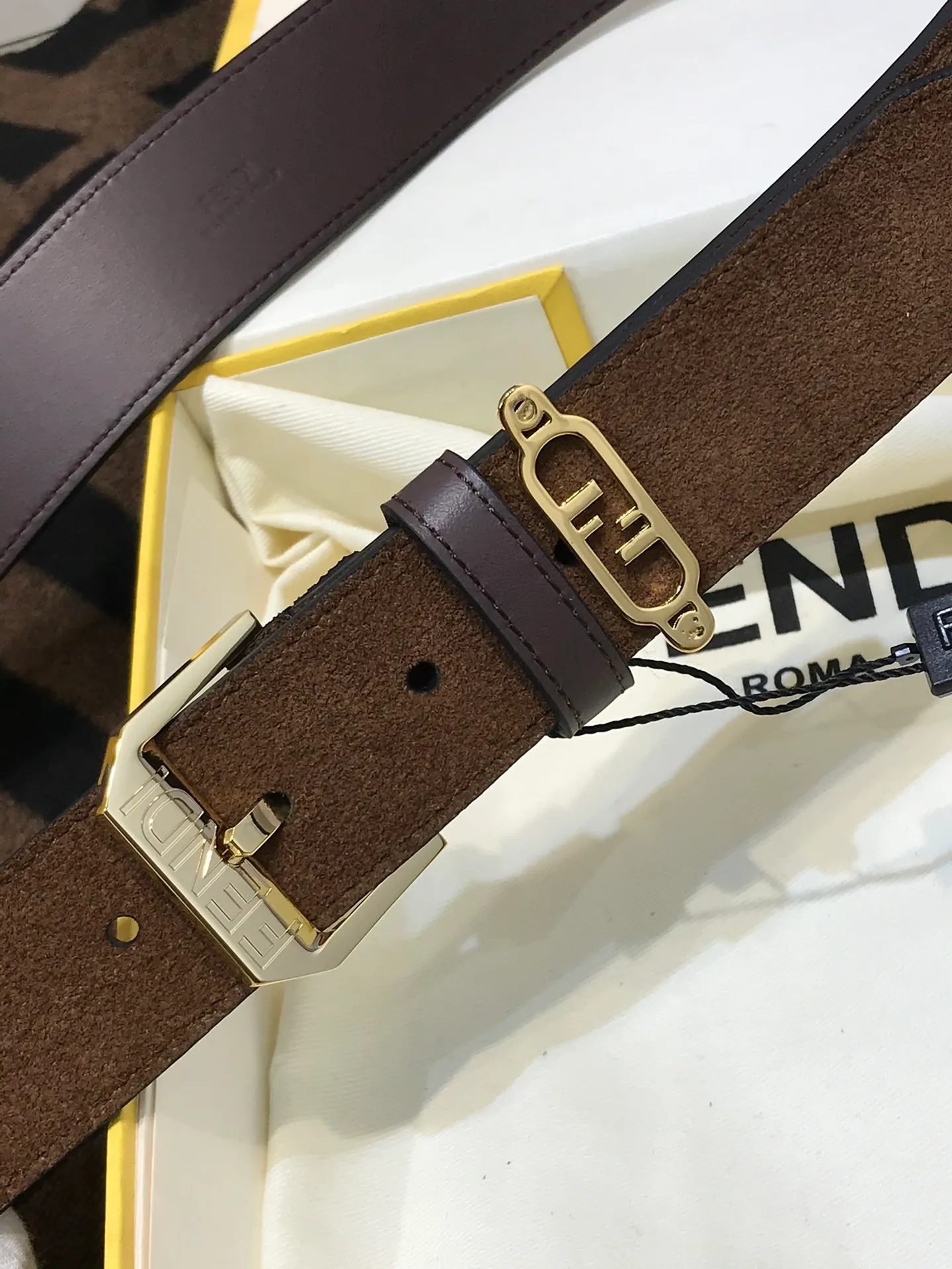 💰520💰Full set of packaging💰 💍Purchase grade Fendi 35MM width F logo shape Support NFC letter pin buckle with iconic, imported anti-suede calfskin, soft to the touch, gold-plated surface metal products, original detailed wiring, quality assurance, non-market currency!