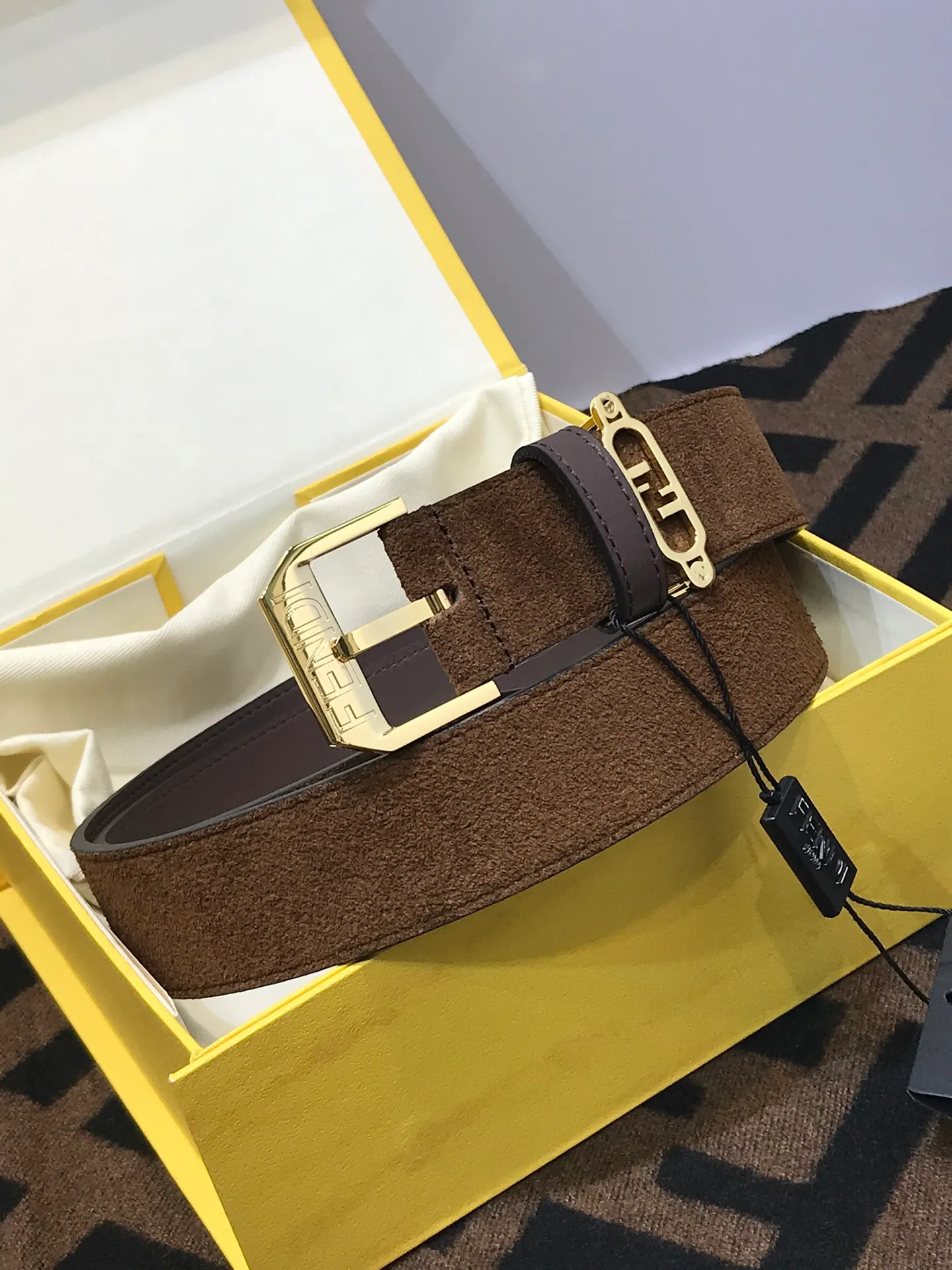💰520💰Full set of packaging💰 💍Purchase grade Fendi 35MM width F logo shape Support NFC letter pin buckle with iconic, imported anti-suede calfskin, soft to the touch, gold-plated surface metal products, original detailed wiring, quality assurance, non-market currency!