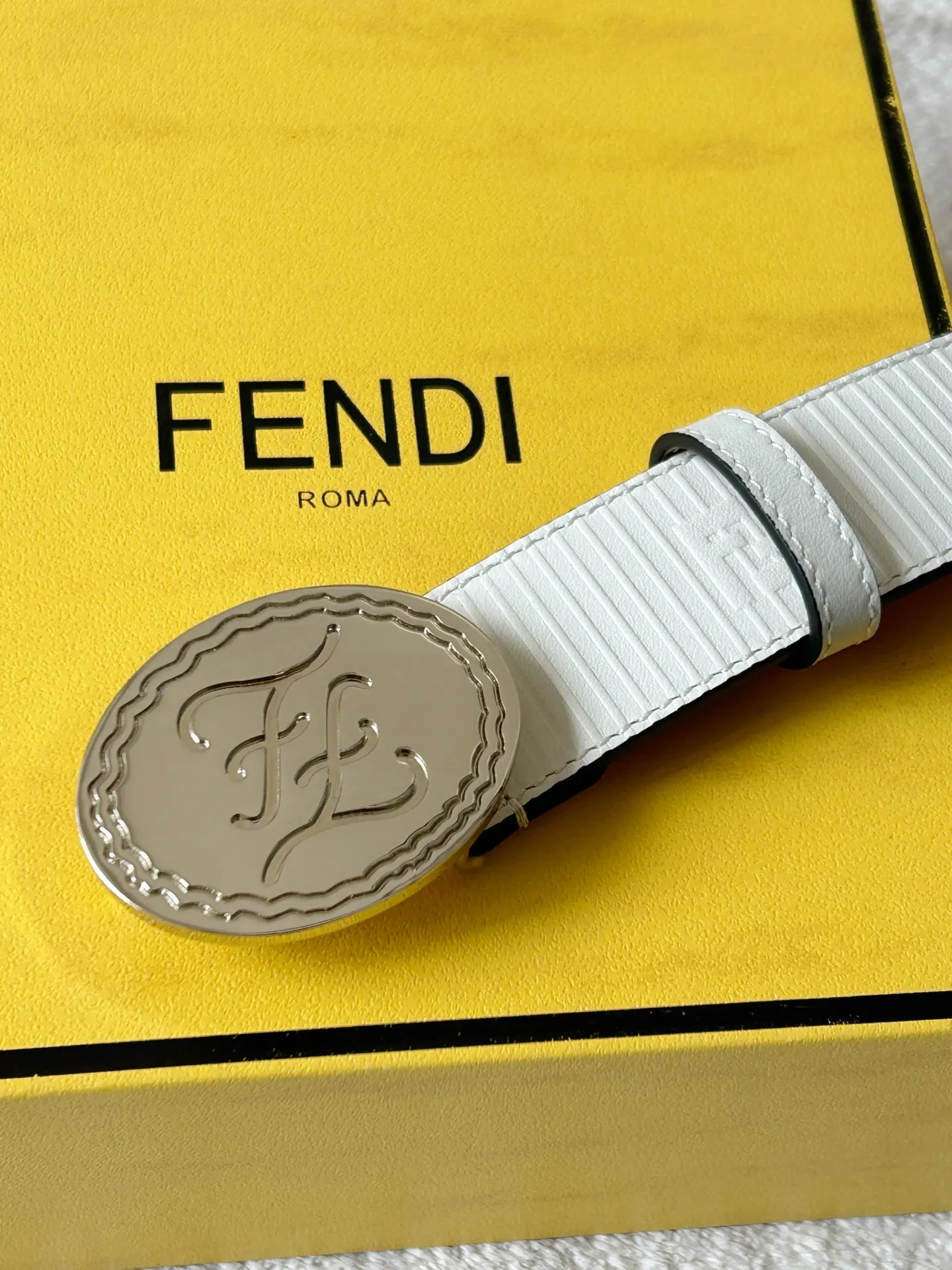 💰460💰Full package💰 💍Purchasing-grade FENDI (Fendi) men's casual belt, 3.4cm wide, made of black grained cowhide, decorated with FF pattern and embossed natural rubber stripes, gold finish metal.