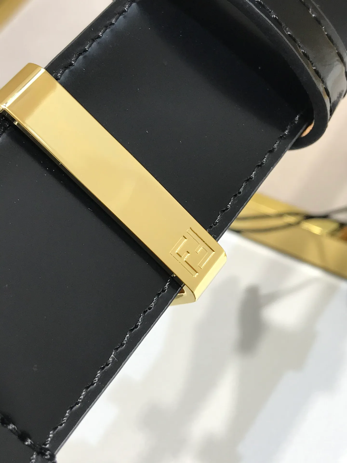 💰502💰Full set of packaging💰 💍Purchase level Fendi ⚡️🌹 35MM wide F logo shaped belt, supports NFC pin buckle steel ring buckle, imported bright calfskin with tree paste, gold-plated surface metal products, original detailed wiring, quality assurance, details, non-market currency!
