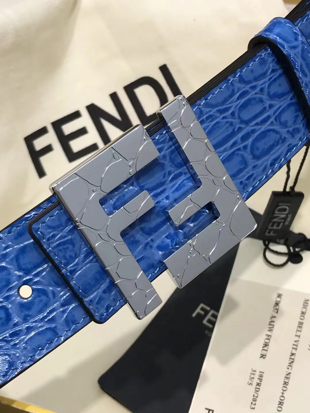 💰520💰Full set of packaging💰 💍Purchase level new model Fendi⚡️🌹Wide 39MM Support NFC chip scanning, logo-shaped wide belt⚡️🌹Original rivet buckle, imported original stone pattern and made of tree paste cowhide⚡️🌹Gold-plated surface metal products, quality assurance, non-market currency!