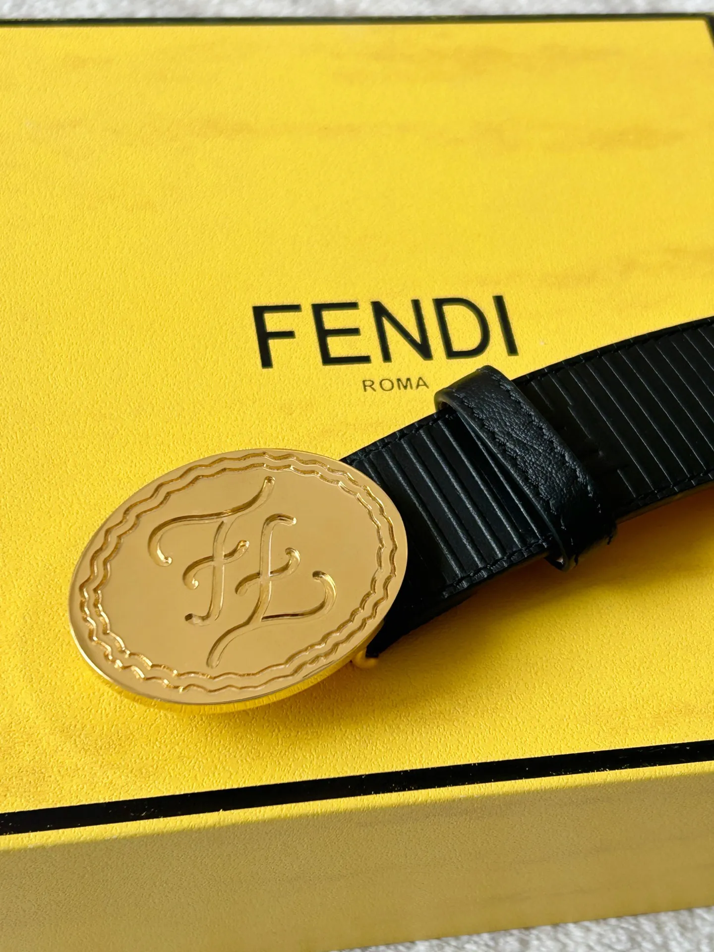 💰460💰Full package💰 💍Purchasing-grade FENDI (Fendi) men's casual belt, 3.4cm wide, made of black grained cowhide, decorated with FF pattern and embossed natural rubber stripes, gold finish metal.