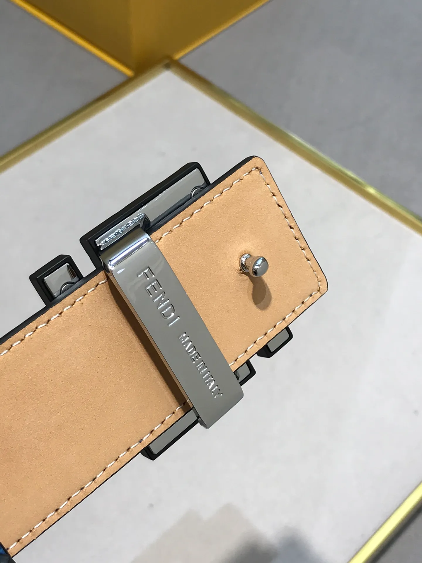 💰520💰Full set of packaging💰 💍Purchase level new model Fendi⚡️🌹Wide 39MM Support NFC chip scanning, logo-shaped wide belt⚡️🌹Original rivet buckle, imported original stone pattern and made of tree paste cowhide⚡️🌹Gold-plated surface metal products, quality assurance, non-market currency!