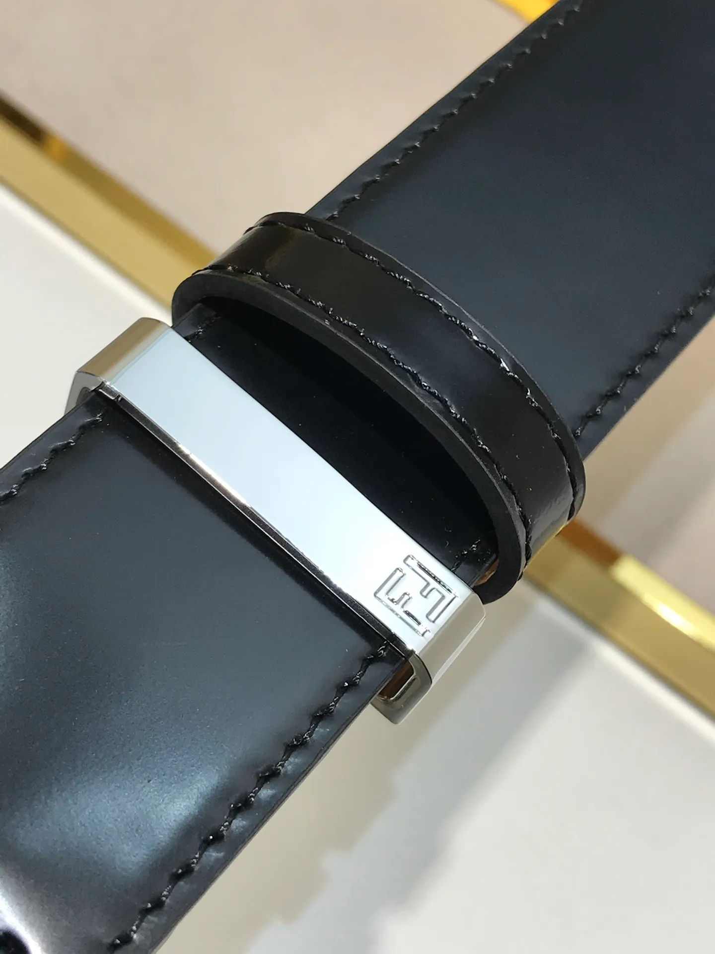 💰502💰Full set of packaging💰 💍Purchase level Fendi ⚡️🌹 35MM wide F logo shaped belt, supports NFC pin buckle steel ring buckle, imported bright calfskin with tree paste, gold-plated surface metal products, original detailed wiring, quality assurance, details, non-market currency!