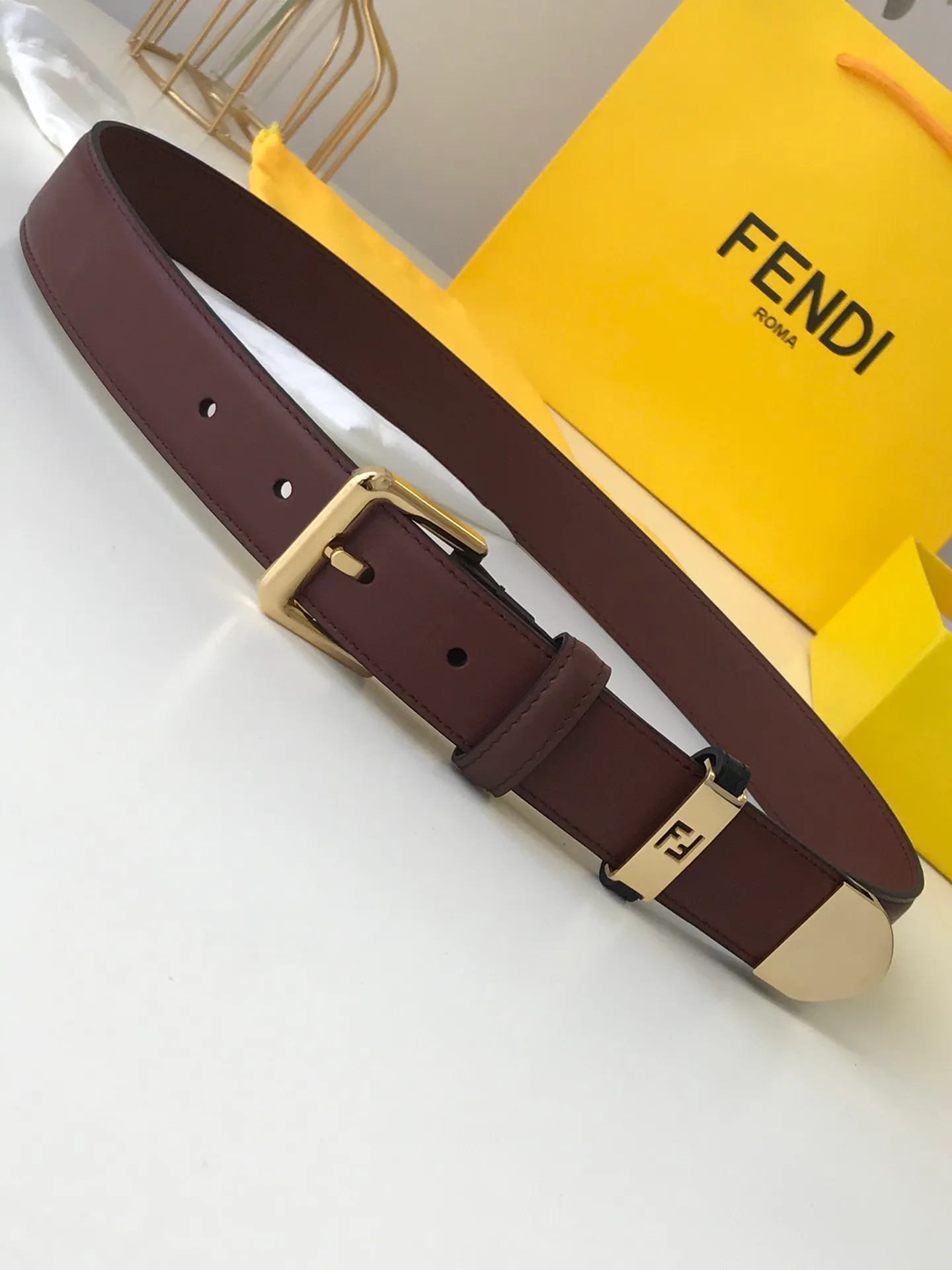 💰520💰Full set of packaging💰 💍Purchasing-grade Fendi 30MM wide logo-shaped pin buckle, double-sided original imported black calfskin, supports NFC chip, gold-plated surface metal products, quality assurance, non-market currency!