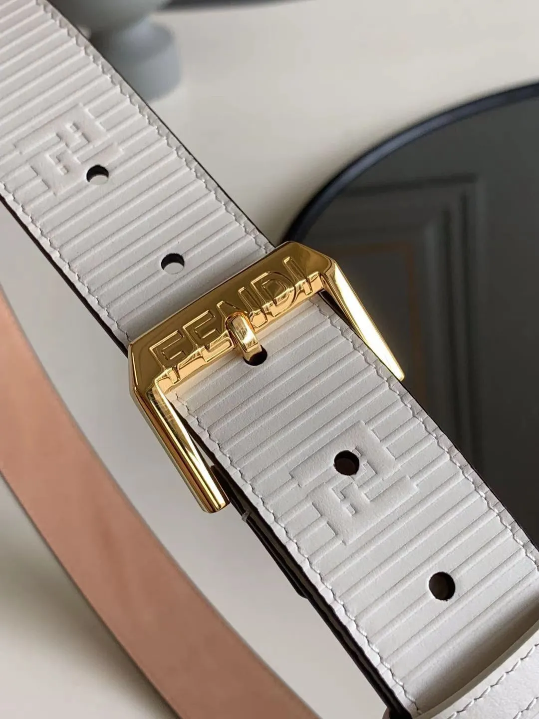 💰520💰Full package💰 💍Purchasing-grade FENDI belt, embossed calfskin imported from Italy, 3.5cm original tree paste leather bottom mark, BAGUETTE series palladium-plated belt buckle with chain buckle💓💓💓