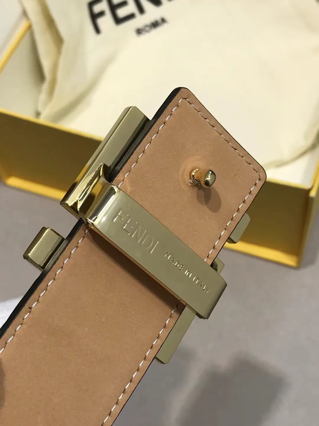 💰520💰Full set of packaging💰 💍Purchase level new model Fendi⚡️🌹Wide 39MM Support NFC chip scanning, logo-shaped wide belt⚡️🌹Original rivet buckle, imported original stone pattern and made of tree paste cowhide⚡️🌹Gold-plated surface metal products, quality assurance, non-market currency!