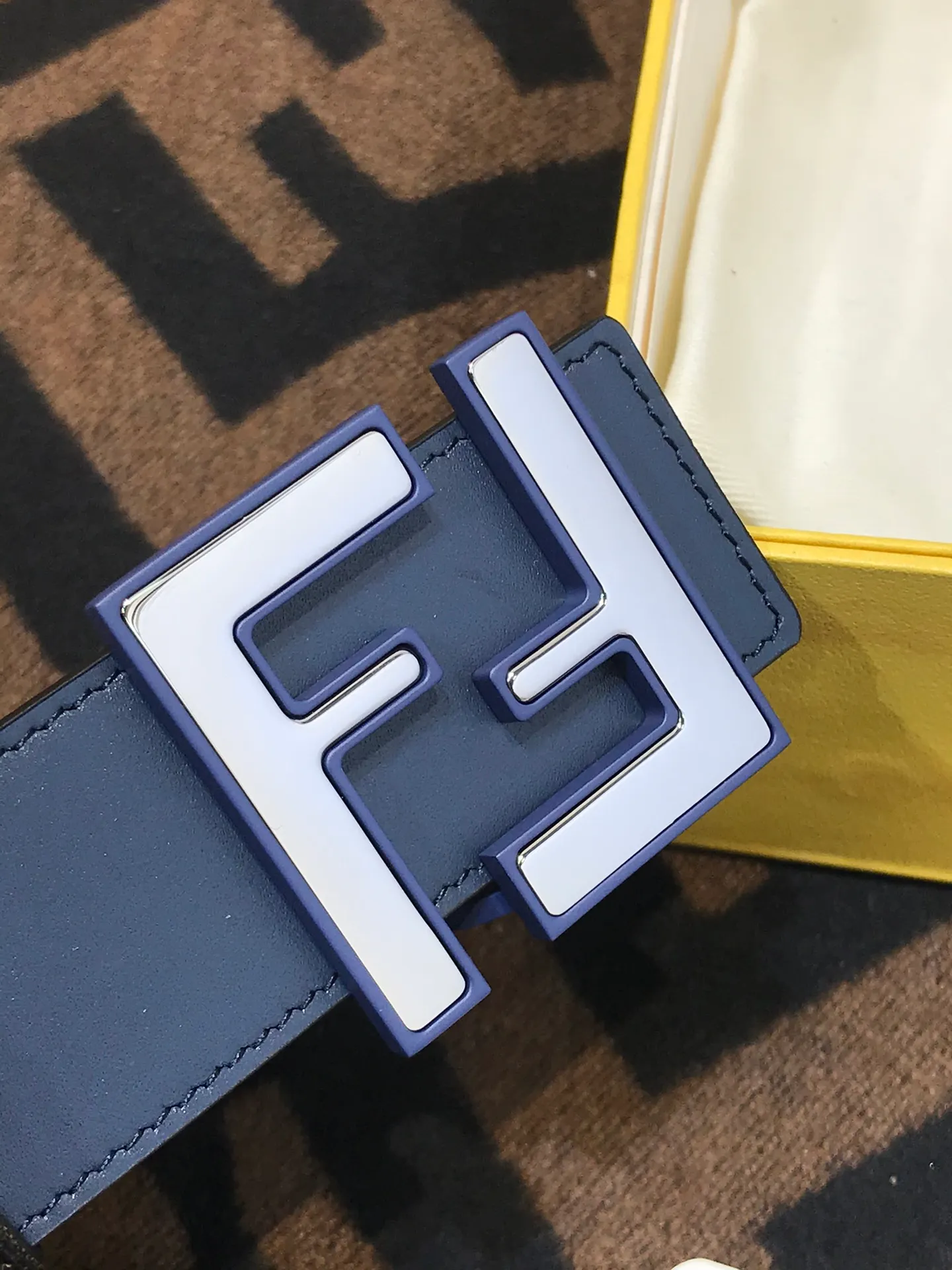 💰520💰Full set of packaging💰 💍Purchase grade Fendi 38 MM wide, supports NFC chip scanning, logo-shaped belt, original F brushed gun color rivet buckle, imported original calf pattern with presbyopia, soft touch, gold-plated surface metal products, quality assurance, details are not market currency!
