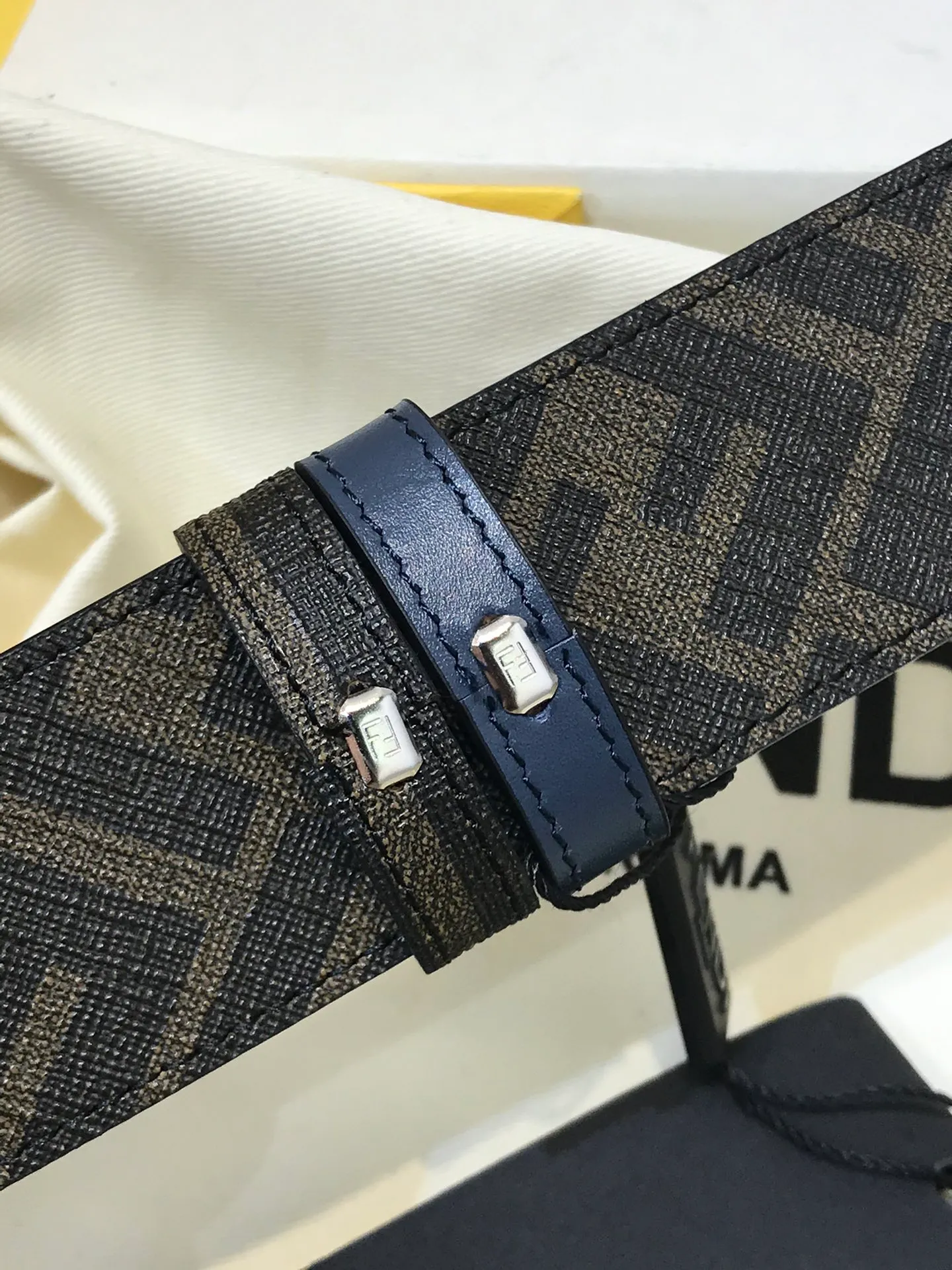 💰520💰Full set of packaging💰 💍Purchase grade Fendi 38 MM wide, supports NFC chip scanning, logo-shaped belt, original F brushed gun color rivet buckle, imported original calf pattern with presbyopia, soft touch, gold-plated surface metal products, quality assurance, details are not market currency!