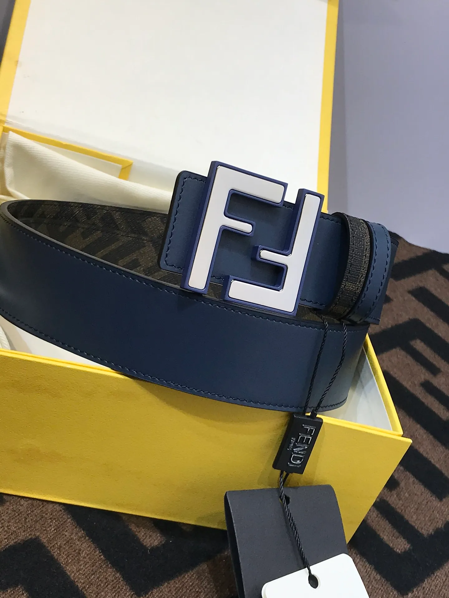💰520💰Full set of packaging💰 💍Purchase grade Fendi 38 MM wide, supports NFC chip scanning, logo-shaped belt, original F brushed gun color rivet buckle, imported original calf pattern with presbyopia, soft touch, gold-plated surface metal products, quality assurance, details are not market currency!