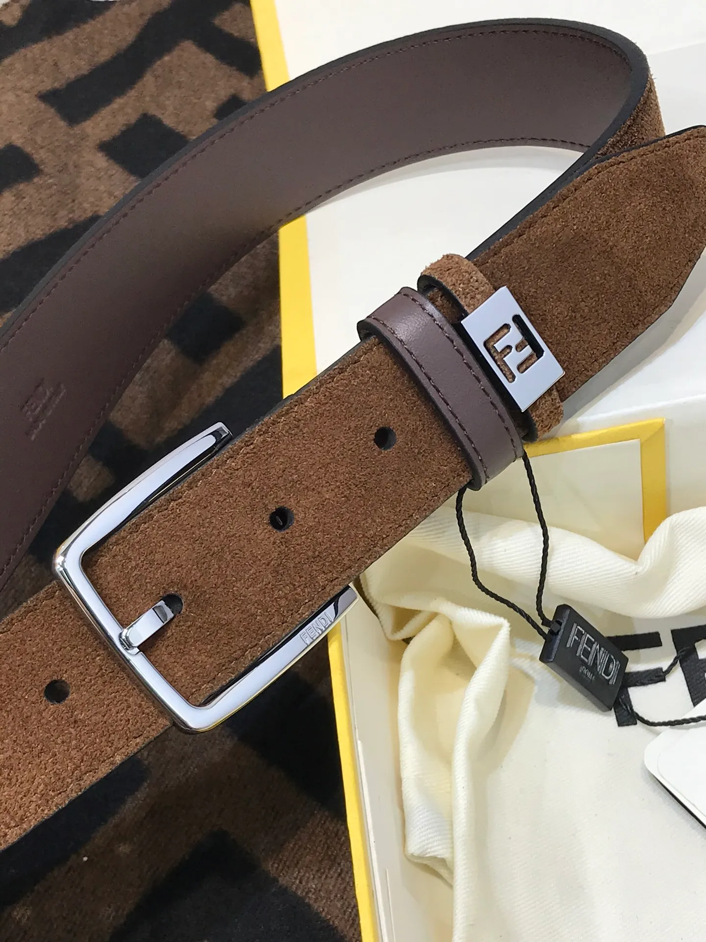 💰520💰Full set of packaging💰 💍Purchase grade Fendi 35MM width F logo shape Support NFC letter pin buckle with iconic, imported anti-suede calfskin, soft to the touch, gold-plated surface metal products, original detailed wiring, quality assurance, non-market currency!