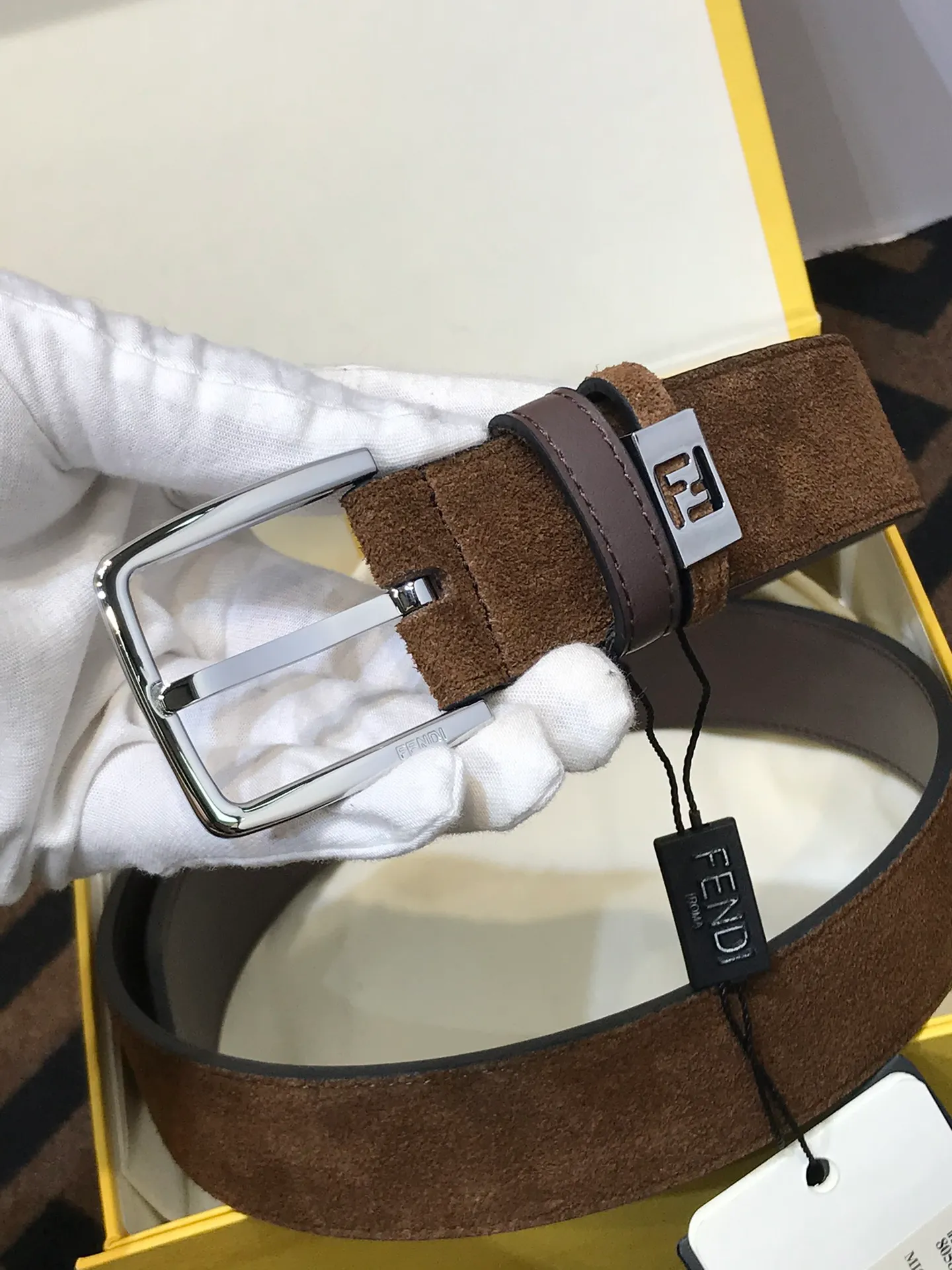 💰520💰Full set of packaging💰 💍Purchase grade Fendi 35MM width F logo shape Support NFC letter pin buckle with iconic, imported anti-suede calfskin, soft to the touch, gold-plated surface metal products, original detailed wiring, quality assurance, non-market currency!