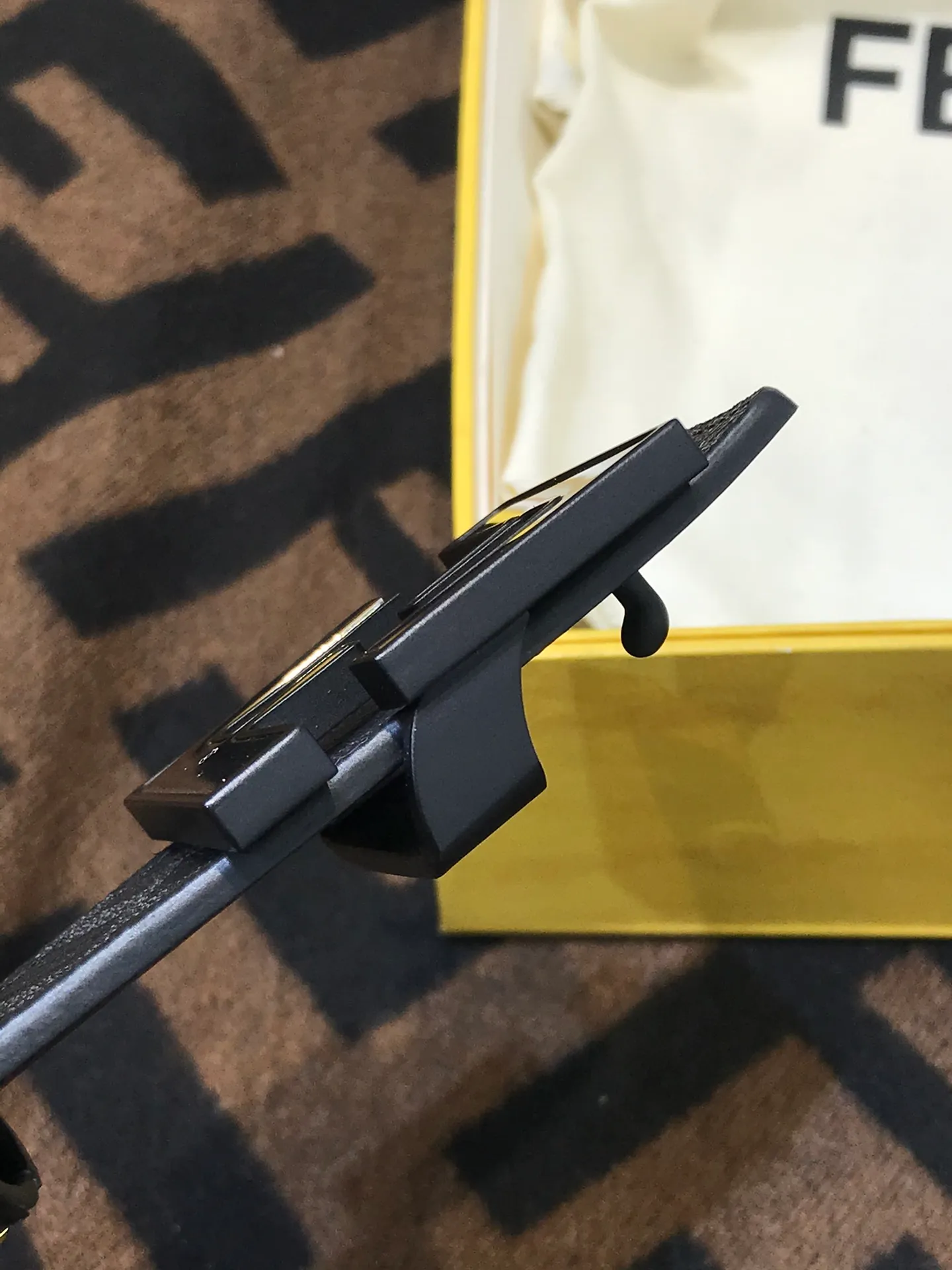 💰520💰Full set of packaging💰 💍Purchase grade Fendi 38 MM wide, supports NFC chip scanning, logo-shaped belt, original F brushed gun color rivet buckle, imported original calf pattern with presbyopia, soft touch, gold-plated surface metal products, quality assurance, details are not market currency!