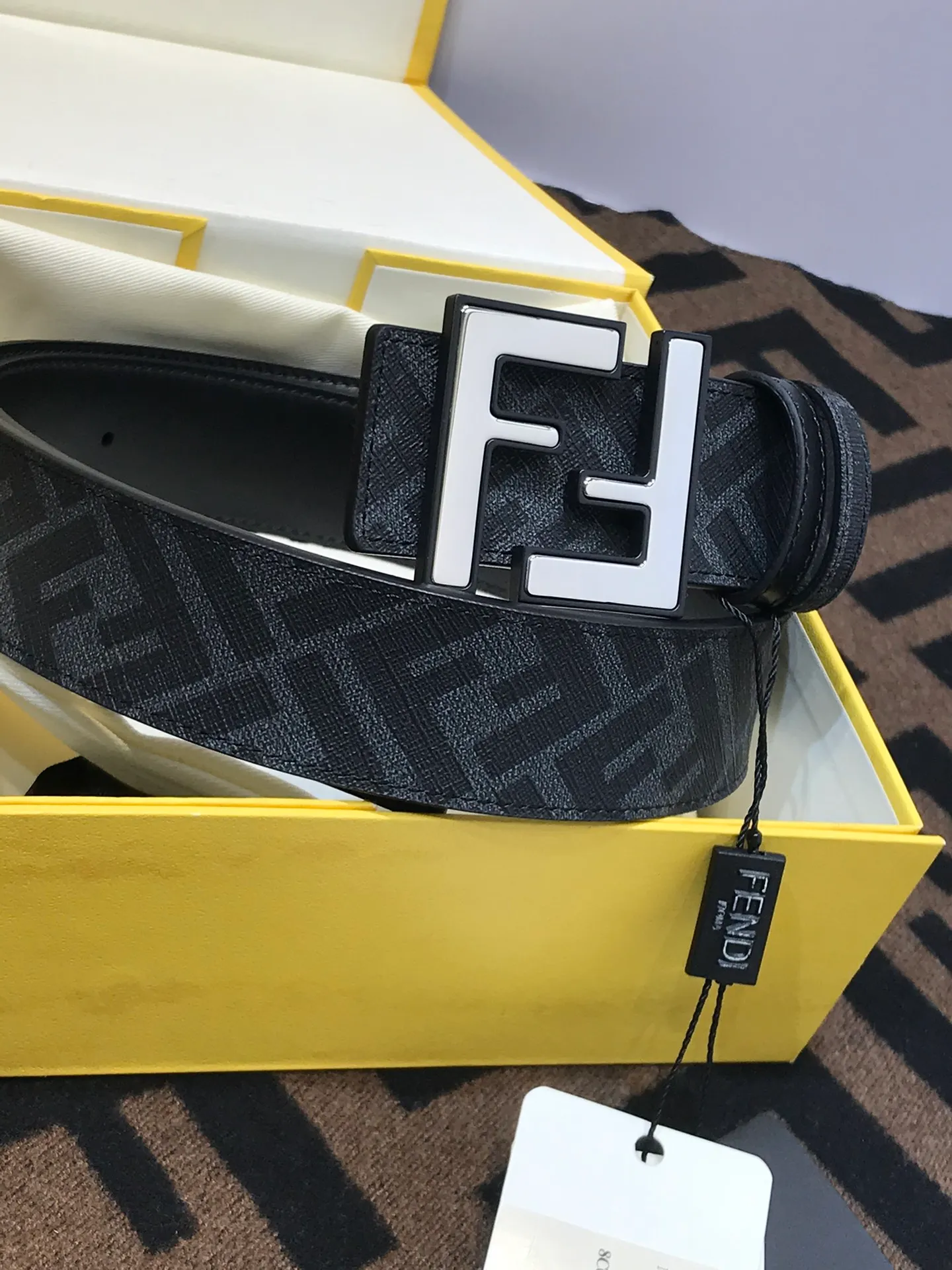 💰520💰Full set of packaging💰 💍Purchase grade Fendi 38 MM wide, supports NFC chip scanning, logo-shaped belt, original F brushed gun color rivet buckle, imported original calf pattern with presbyopia, soft touch, gold-plated surface metal products, quality assurance, details are not market currency!