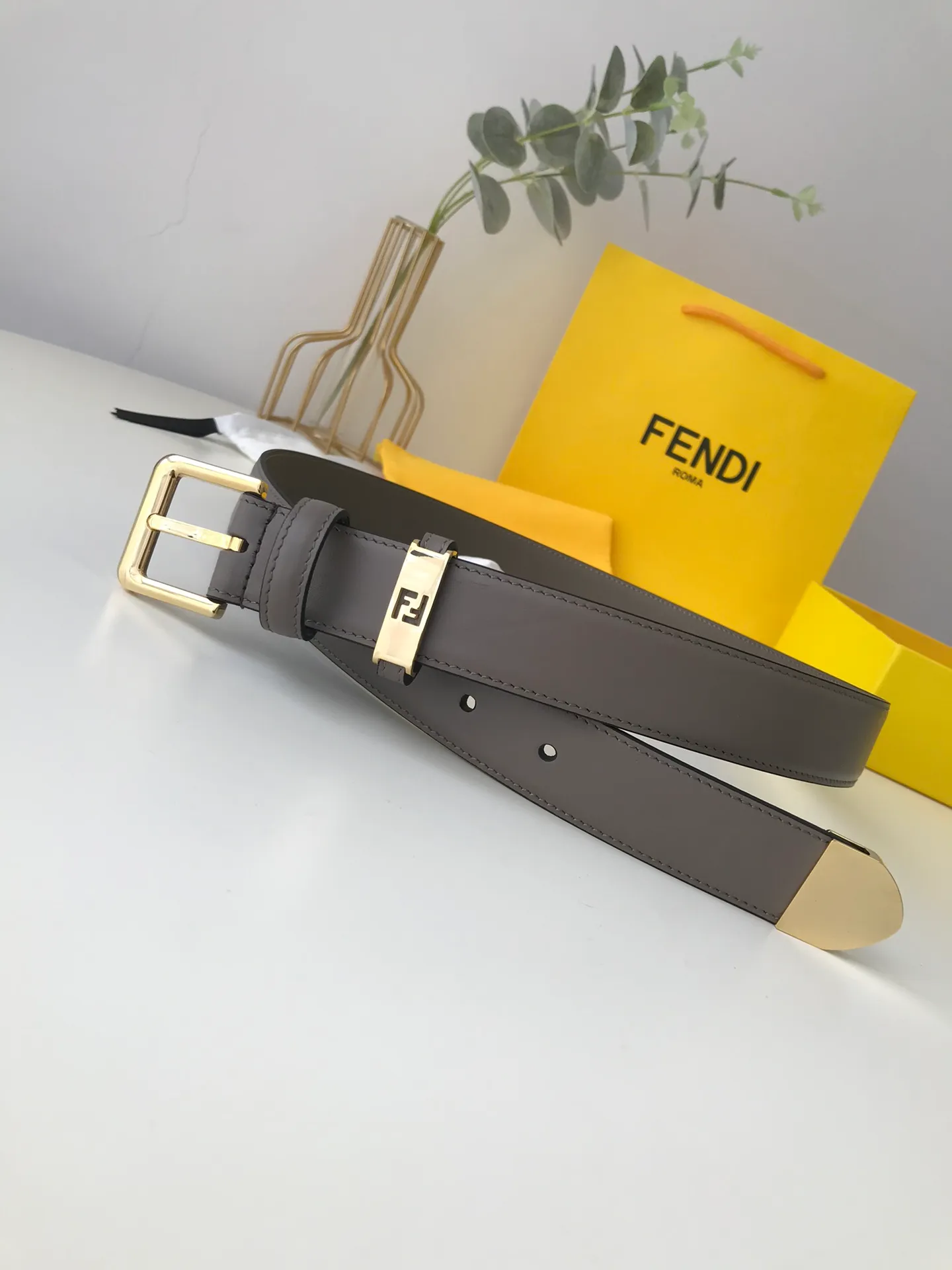 💰520💰Full set of packaging💰 💍Purchasing-grade Fendi 30MM wide logo-shaped pin buckle, double-sided original imported black calfskin, supports NFC chip, gold-plated surface metal products, quality assurance, non-market currency!