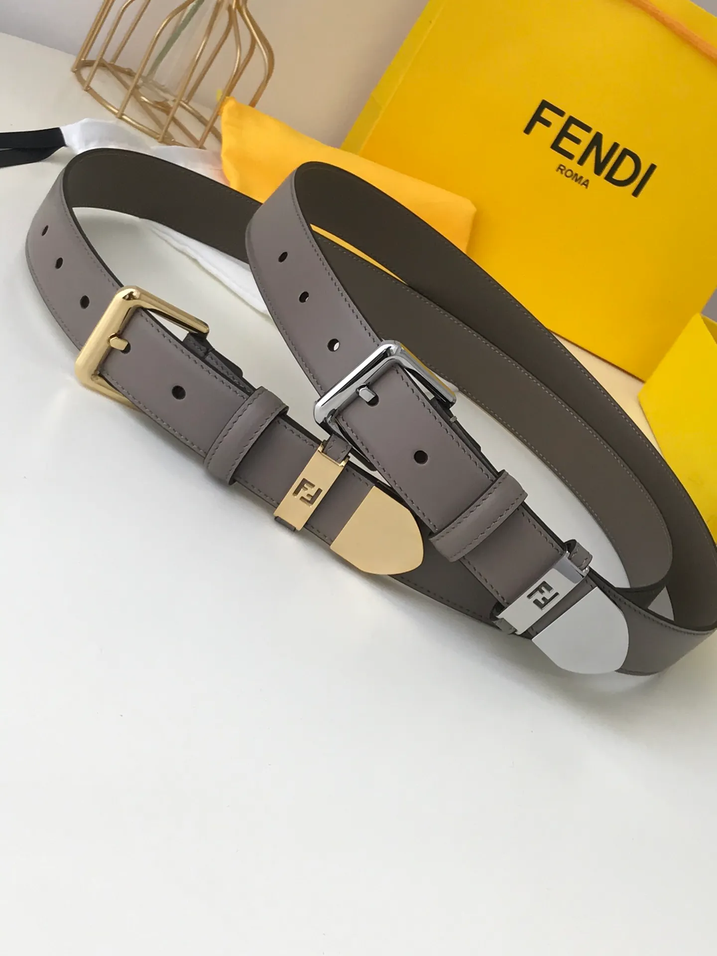💰520💰Full set of packaging💰 💍Purchasing-grade Fendi 30MM wide logo-shaped pin buckle, double-sided original imported black calfskin, supports NFC chip, gold-plated surface metal products, quality assurance, non-market currency!