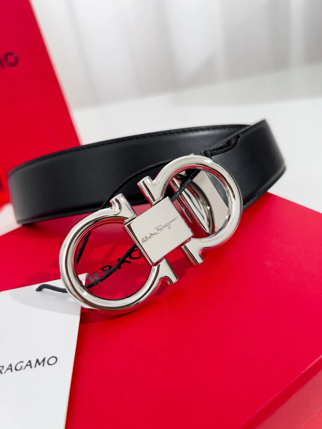 💰440💰Full package💰 💍Purchase-grade Ferragamo⚡️🌹Width 3.5cm, imported first-layer calfskin, double-sided cowhide material⚡️🌹The leather is soft and Q-elastic. Dürkopp's diagonal stitching is exquisite and durable. Good quality goods. Button head: pure copper button (gold, gun color, silver)
