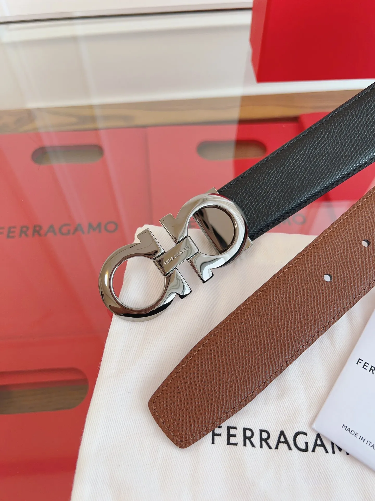 💰440💰Full set of packaging💰 💍Purchase grade Ferragamo 3.5cm original leather. Precision brass hardware upgraded version nfc chip, genuine factory IP plating! Original match