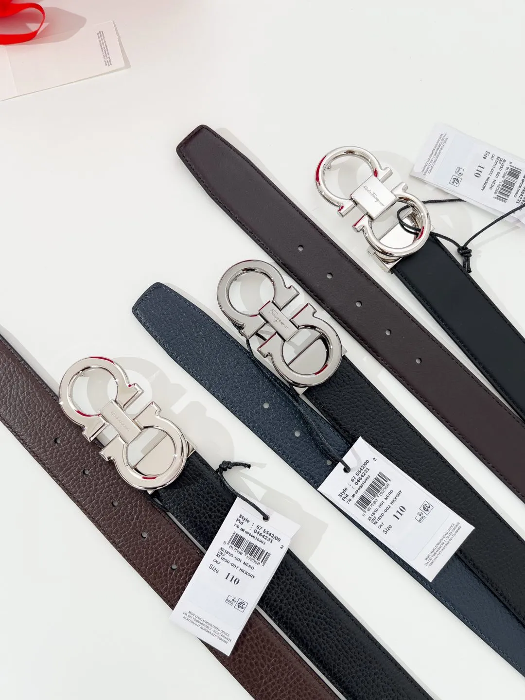 💰440💰Full package💰 💍Purchase-grade Ferragamo⚡️🌹Width 3.5cm, imported first-layer calfskin, double-sided cowhide material⚡️🌹The leather is soft and Q-elastic. Dürkopp's diagonal stitching is exquisite and durable. Good quality goods. Button head: pure copper button (gold, gun color, silver)