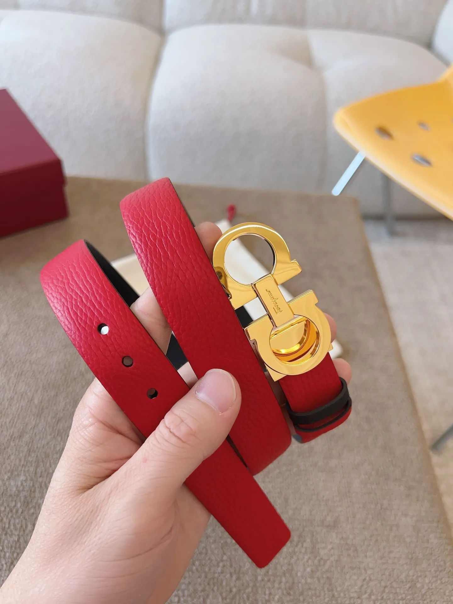 💰440💰Full package💰 💍Purchasing agent Ferragamo⚡️The 2.5cm width belt is made of first-grain cow leather. It is flexible and versatile and shows feminine femininity.⚡️The slim belt is matched with the classic Gancini buckle opening and closing⚡️Double-sided. The length can be adjusted to suit the waistline.