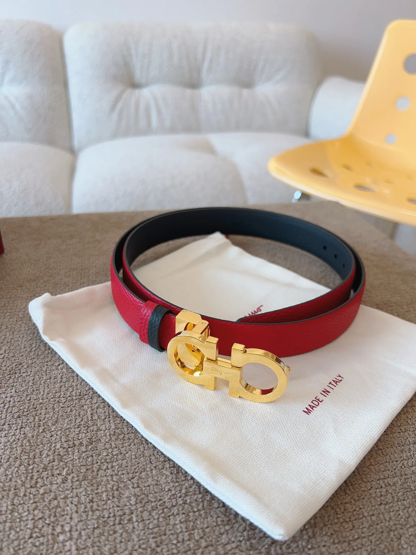 💰440💰Full package💰 💍Purchasing agent Ferragamo⚡️The 2.5cm width belt is made of first-grain cow leather. It is flexible and versatile and shows feminine femininity.⚡️The slim belt is matched with the classic Gancini buckle opening and closing⚡️Double-sided. The length can be adjusted to suit the waistline.