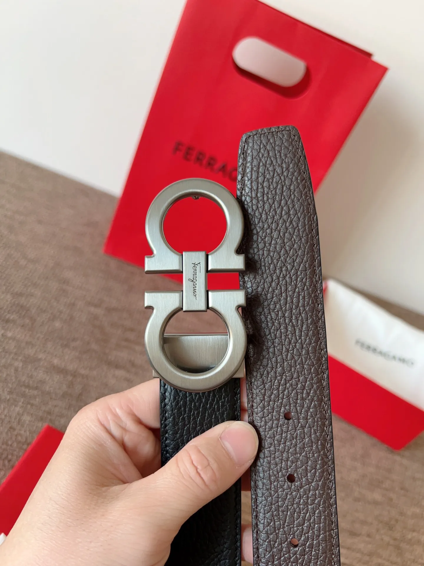 A Ferragamo belt that will never go out of style after several years of use, with original leather, high-quality buckles and brand new packaging. 💰760