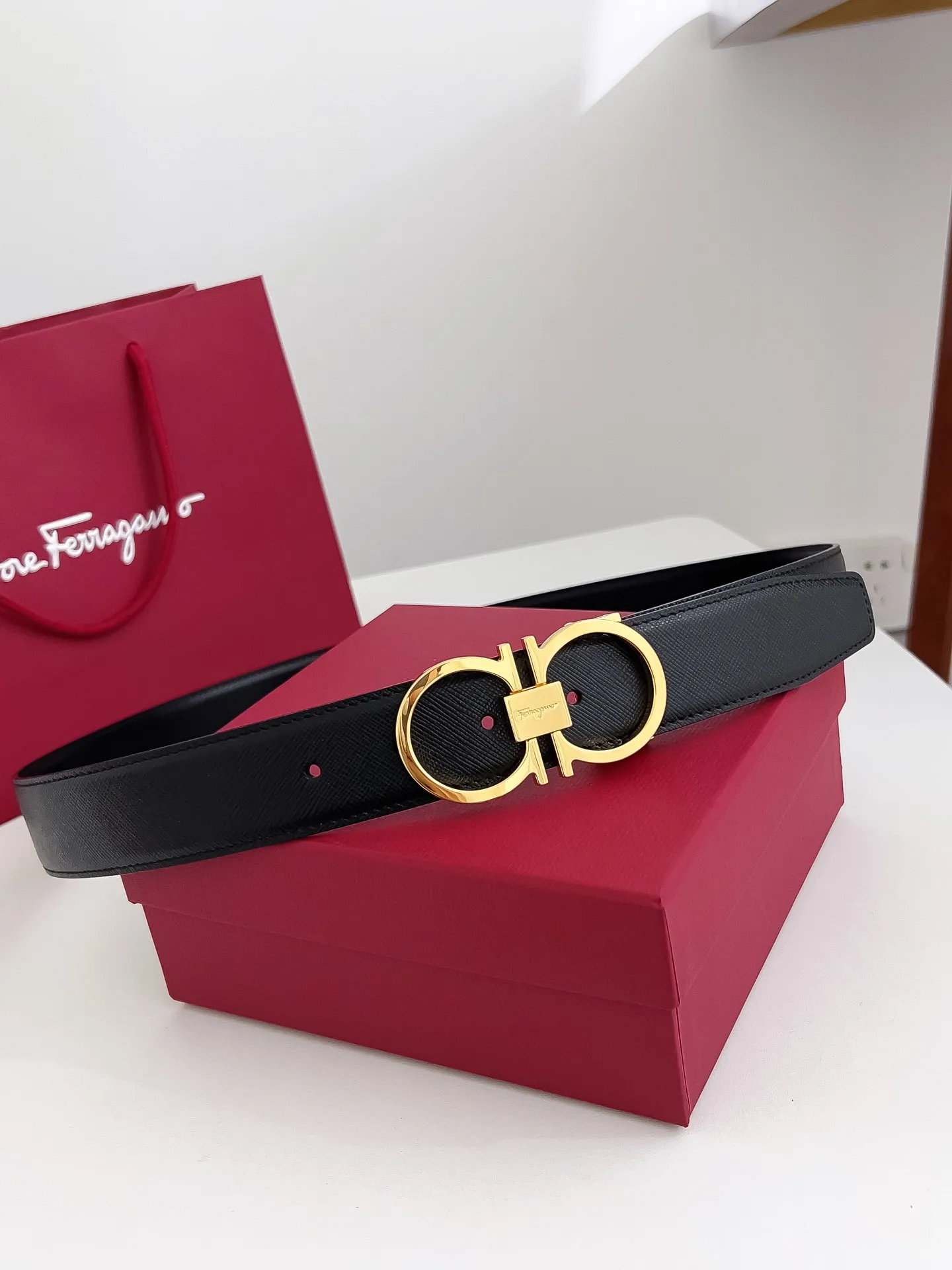 💰440💰Full package💰 💍Purchasing-grade Ferragamo Width 3.5cm Imported first-layer calfskin, double-sided cowhide material, soft and Q-elastic leather. Dürkopp's oblique stitching is exquisite and durable. Good quality goods.
