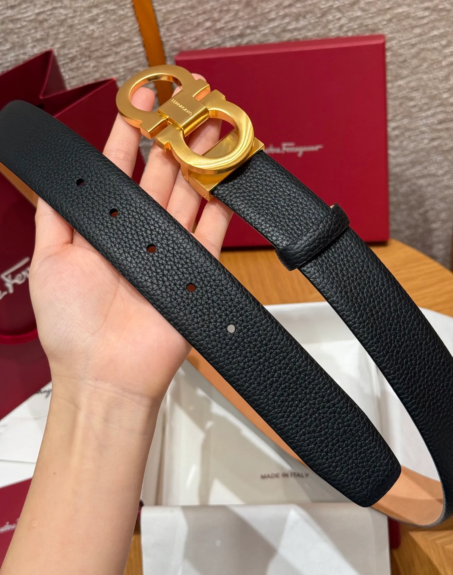 💰440💰Complete package💰 💍Purchase-grade Ferragamo⚡️🌹Double-sided Italian imported original black matching☕️New high-quality palladium-plated buckle Width 35mm Double-sided usable The belt is adjustable and can be cut as needed to achieve a slimming effect