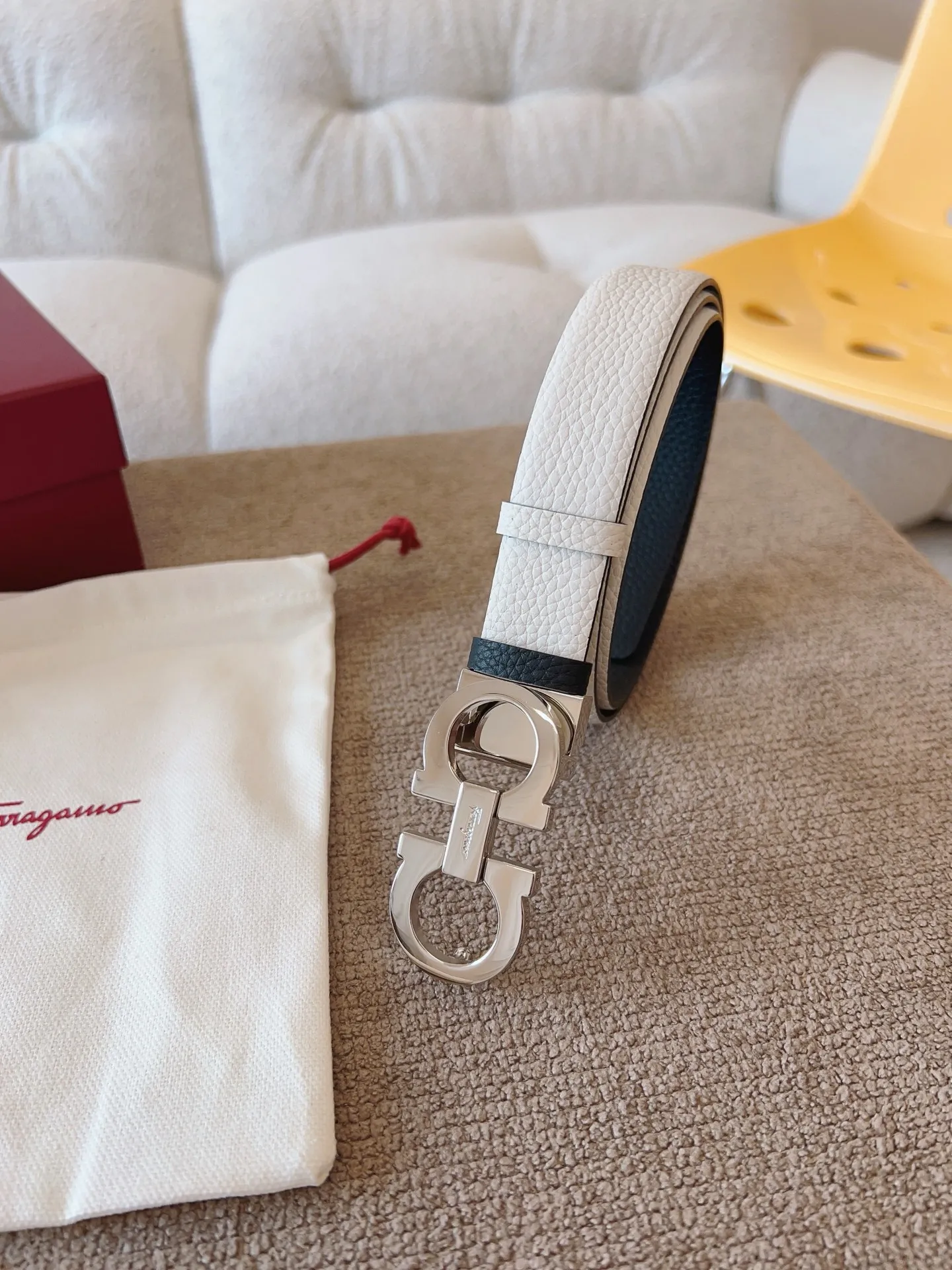 💰440💰Full package💰 💍Purchasing agent Ferragamo⚡️The 2.5cm width belt is made of first-grain cow leather. It is flexible and versatile and shows feminine femininity.⚡️The slim belt is matched with the classic Gancini buckle opening and closing⚡️Double-sided. The length can be adjusted to suit the waistline.