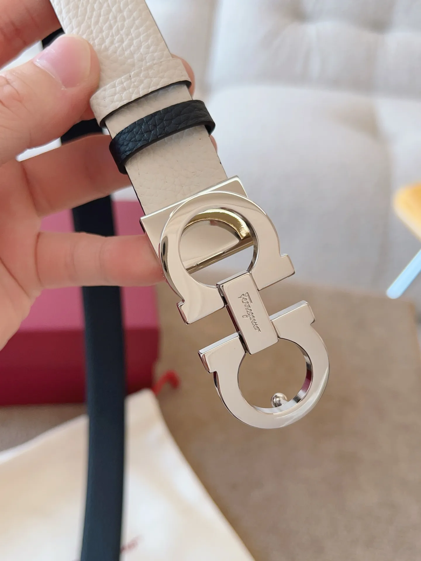 💰440💰Full package💰 💍Purchasing agent Ferragamo⚡️The 2.5cm width belt is made of first-grain cow leather. It is flexible and versatile and shows feminine femininity.⚡️The slim belt is matched with the classic Gancini buckle opening and closing⚡️Double-sided. The length can be adjusted to suit the waistline.