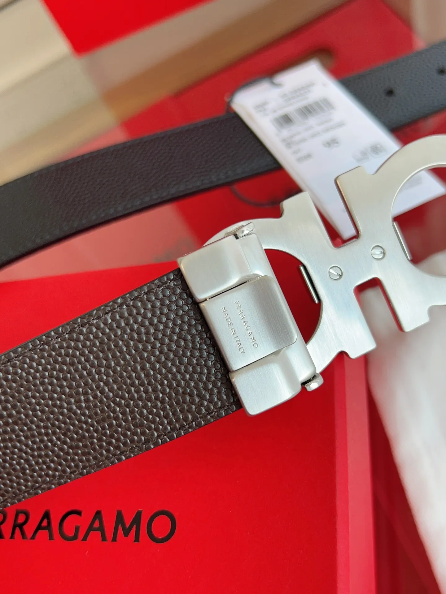 💰440💰Full set of packaging💰 💍Purchase grade Ferragamo 3.5cm original leather. Precision brass hardware upgraded version nfc chip, genuine factory IP plating! Original match