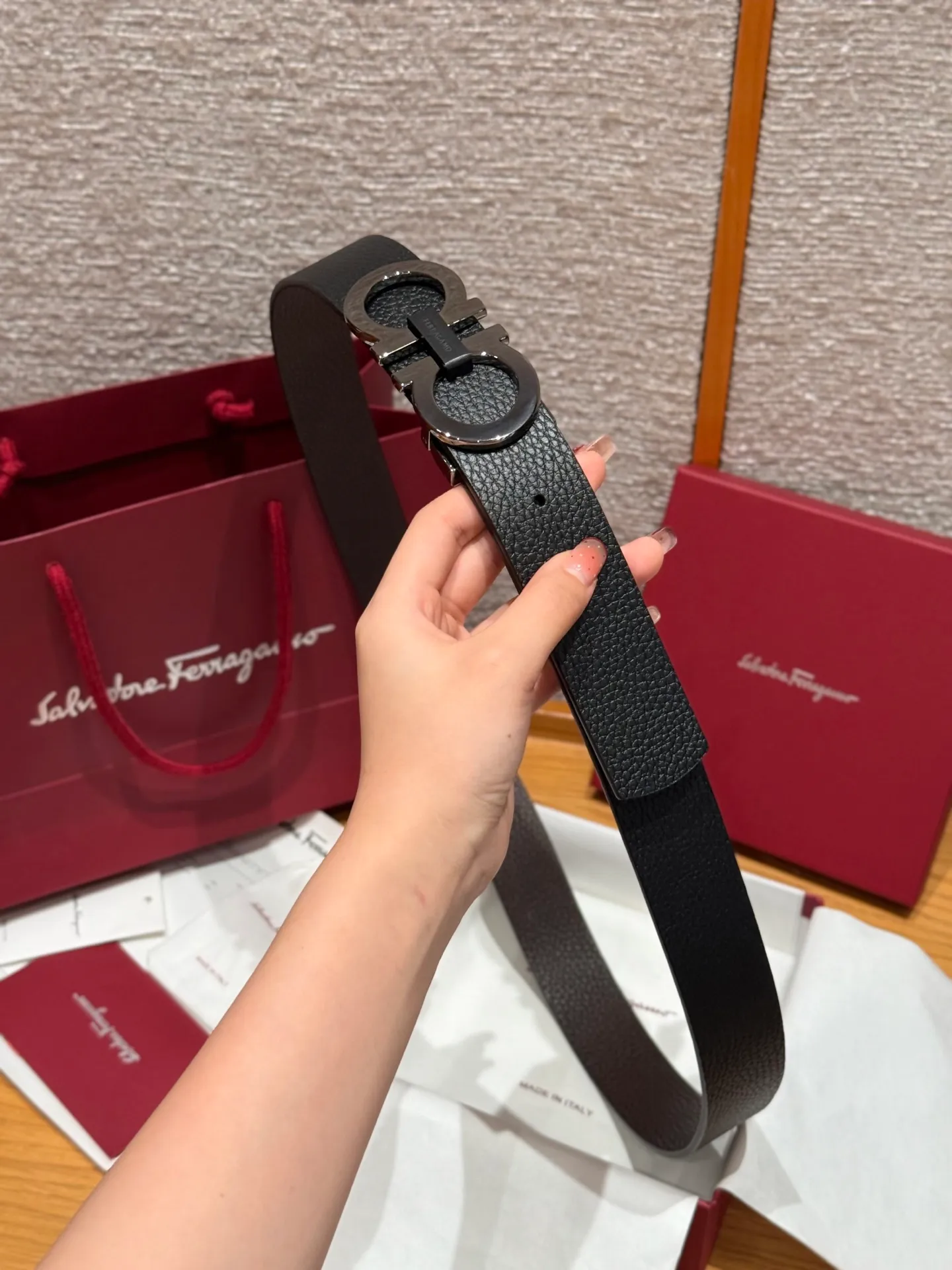 💰440💰Complete package💰 💍Purchase-grade Ferragamo⚡️🌹Double-sided Italian imported original black matching☕️New high-quality palladium-plated buckle Width 35mm Double-sided usable The belt is adjustable and can be cut as needed to achieve a slimming effect