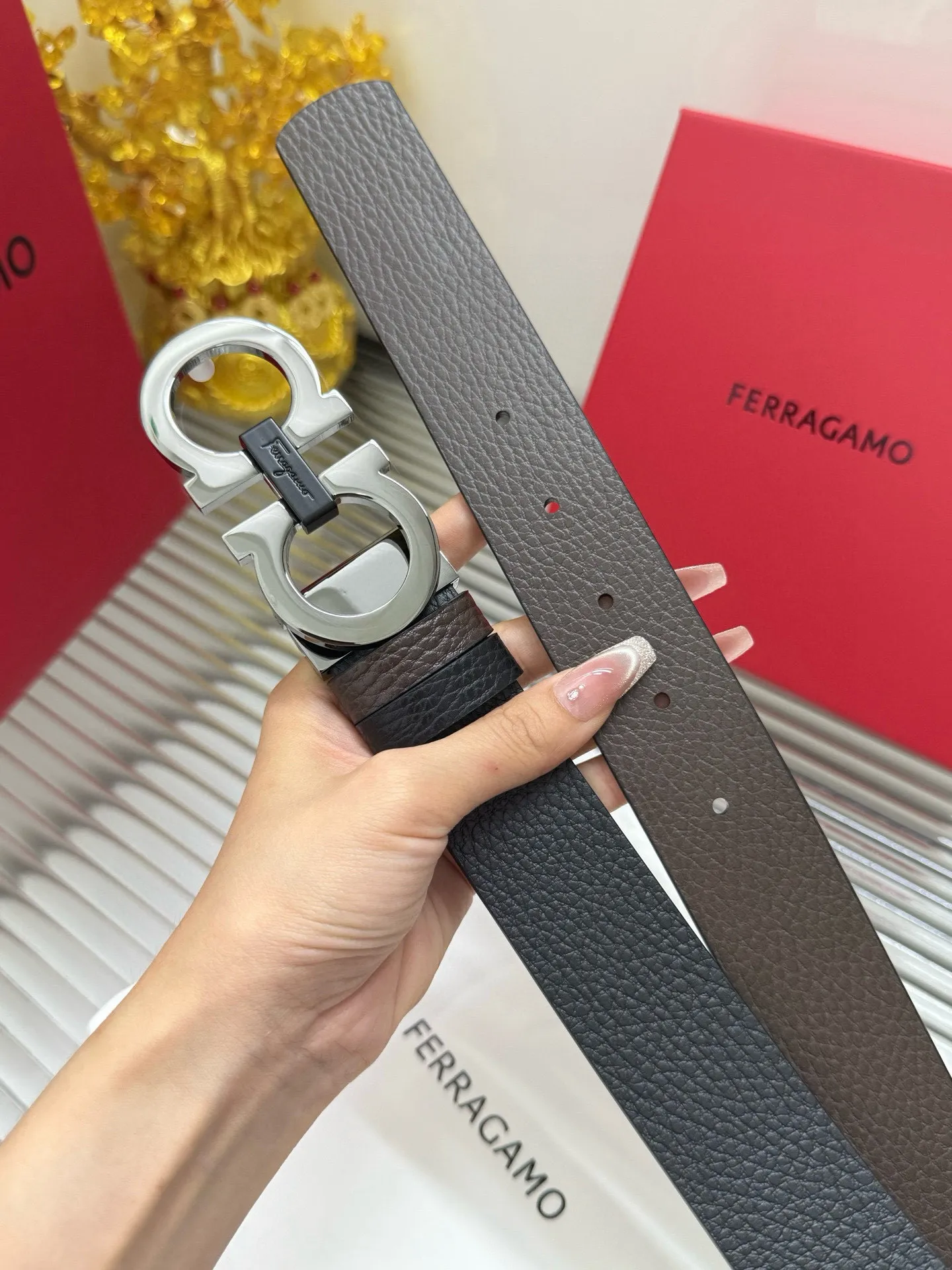 ✅Width: 𝟑.𝟱𝗰𝗺 ❑ Salvatore Ferragamo ❑ Supports 𝐍𝐅𝐂 anti-counterfeiting identification · Integrated chip identification on the plate and body ❗️ Can be used on both sides / length can be cut to the appropriate size Original imported calfskin + high-quality pure copper hardware buckle P460