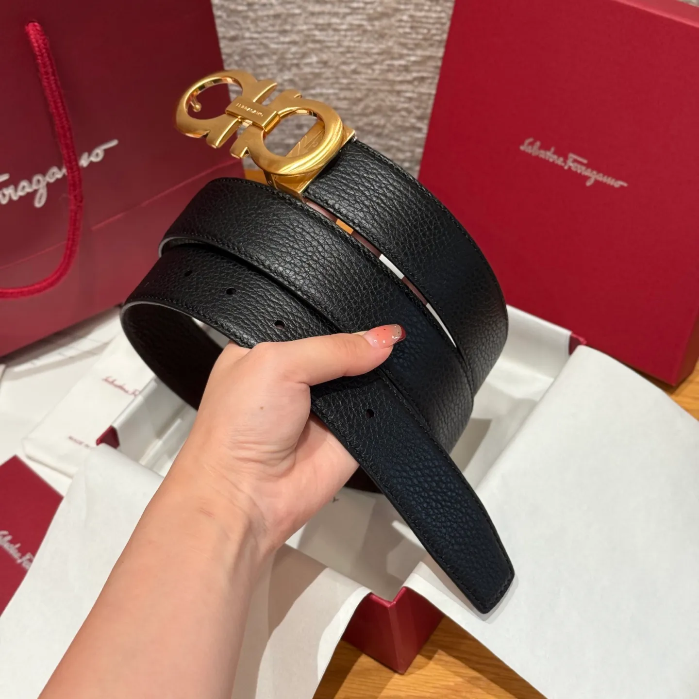 💰440💰Complete package💰 💍Purchase-grade Ferragamo⚡️🌹Double-sided Italian imported original black matching☕️New high-quality palladium-plated buckle Width 35mm Double-sided usable The belt is adjustable and can be cut as needed to achieve a slimming effect