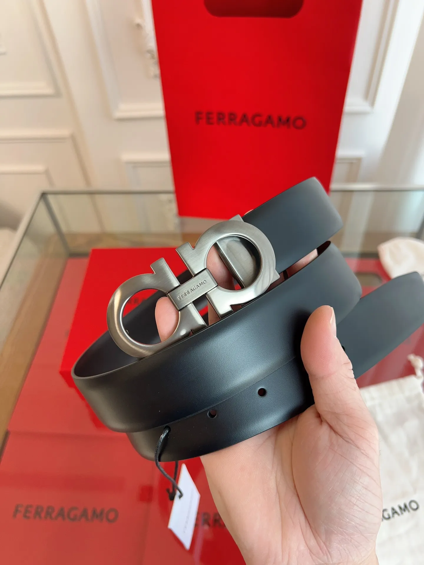💰440💰Full set of packaging💰 💍Purchase grade Ferragamo 3.5cm original leather. Precision brass hardware upgraded version nfc chip, genuine factory IP plating! Original match