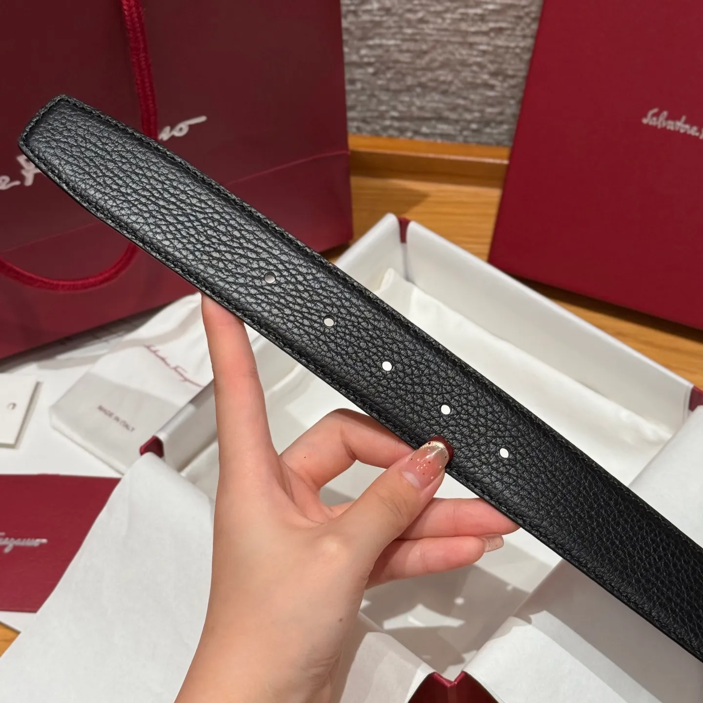 💰440💰Complete package💰 💍Purchase-grade Ferragamo⚡️🌹Double-sided Italian imported original black matching☕️New high-quality palladium-plated buckle Width 35mm Double-sided usable The belt is adjustable and can be cut as needed to achieve a slimming effect