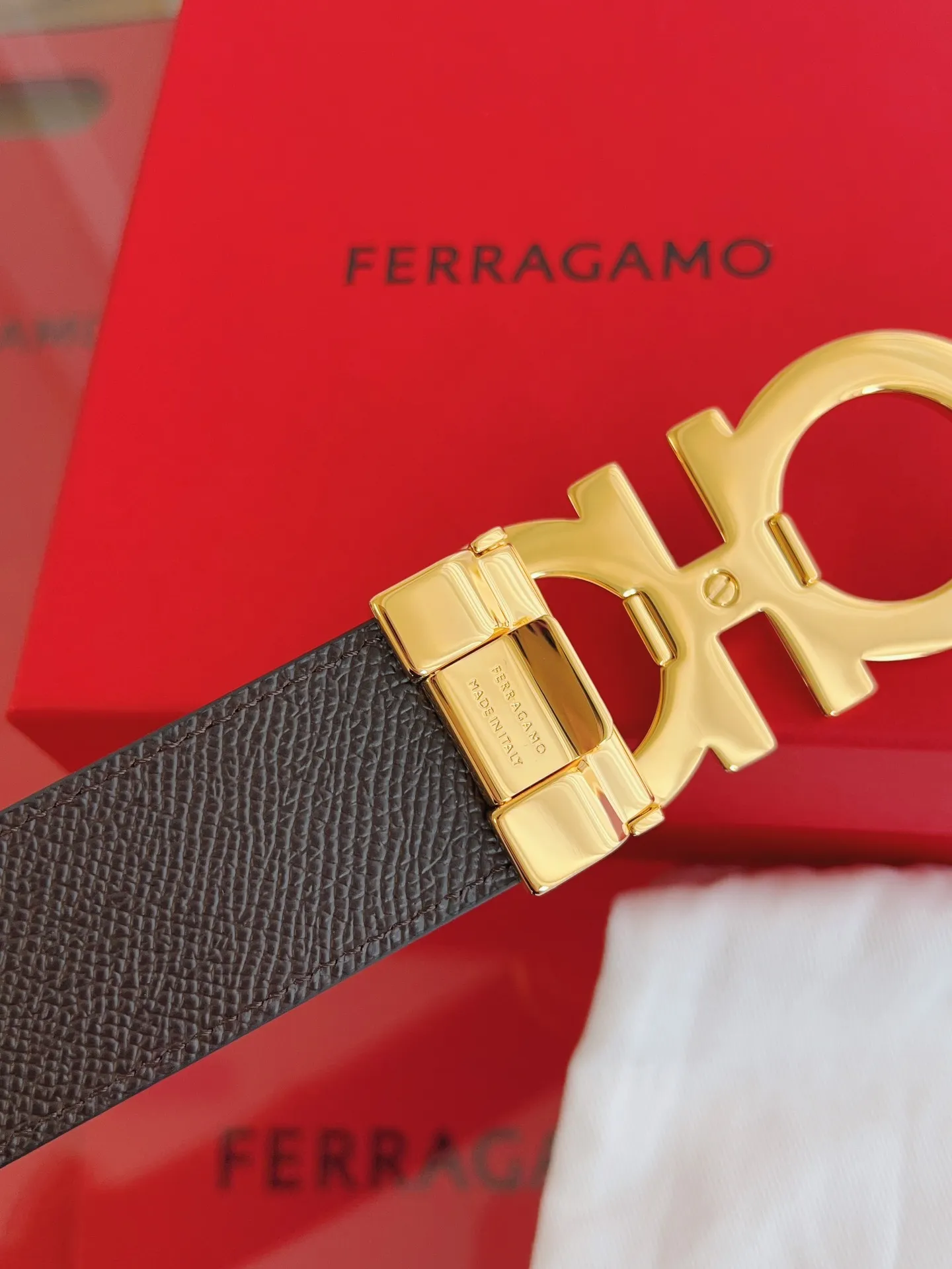 💰440💰Full set of packaging💰 💍Purchase grade Ferragamo 3.5cm original leather. Precision brass hardware upgraded version nfc chip, genuine factory IP plating! Original match