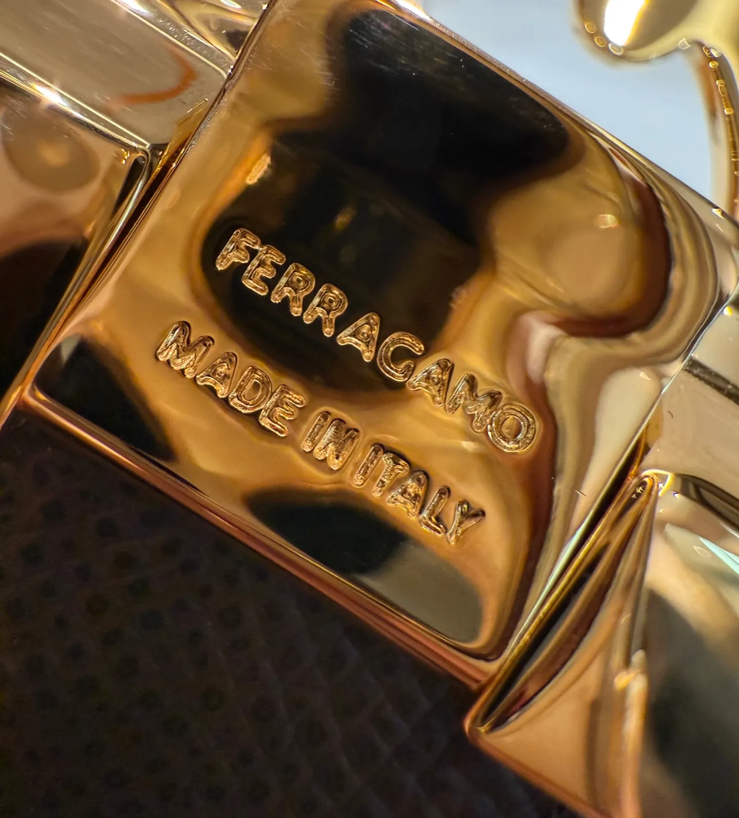 💰440💰Complete package💰 💍Purchase-grade Ferragamo⚡️🌹Double-sided Italian imported original black matching☕️New high-quality palladium-plated buckle Width 35mm Double-sided usable The belt is adjustable and can be cut as needed to achieve a slimming effect