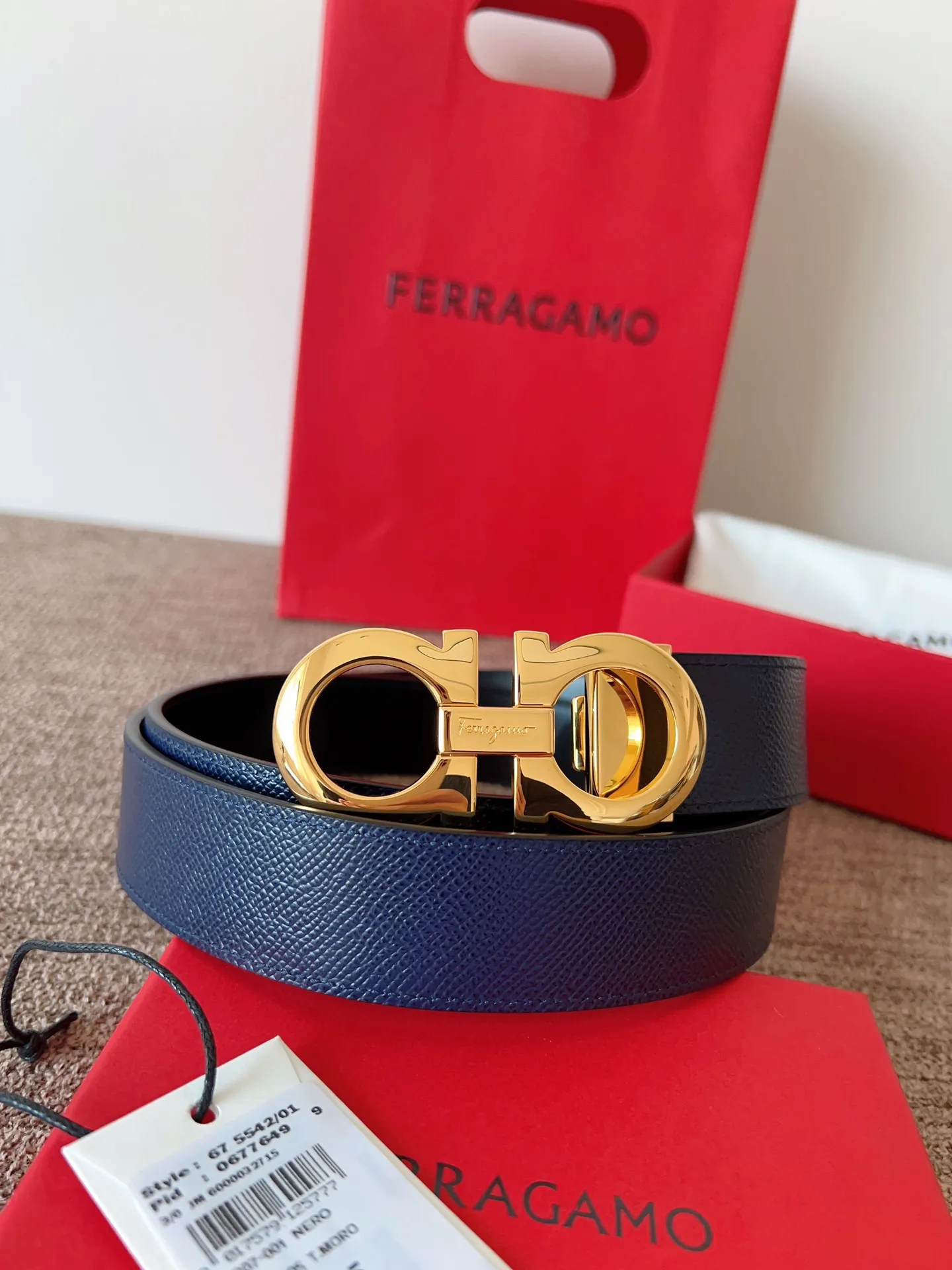 A Ferragamo belt that will never go out of style after several years of use, with original leather, high-quality buckles and brand new packaging. 💰760