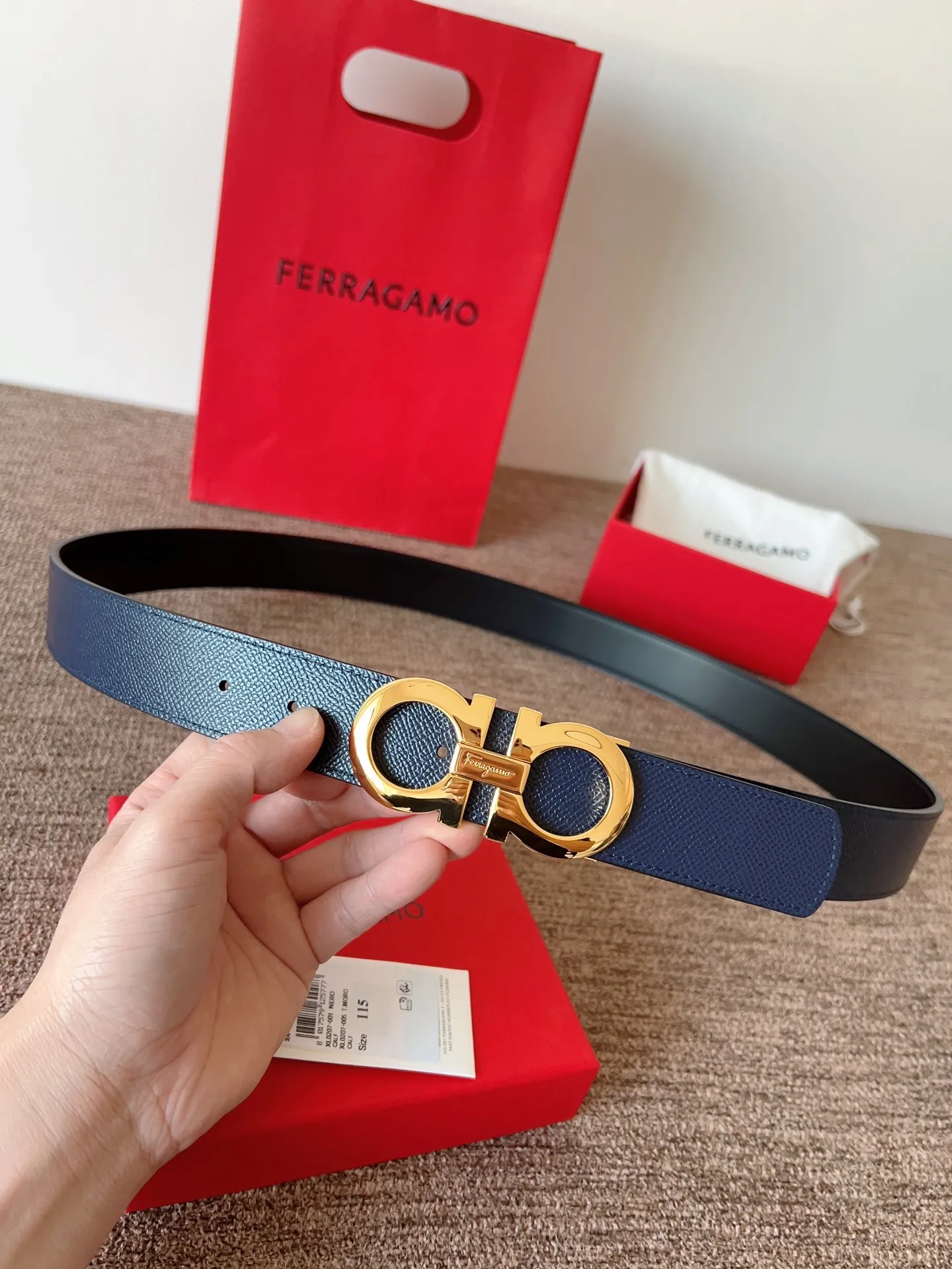 A Ferragamo belt that will never go out of style after several years of use, with original leather, high-quality buckles and brand new packaging. 💰760