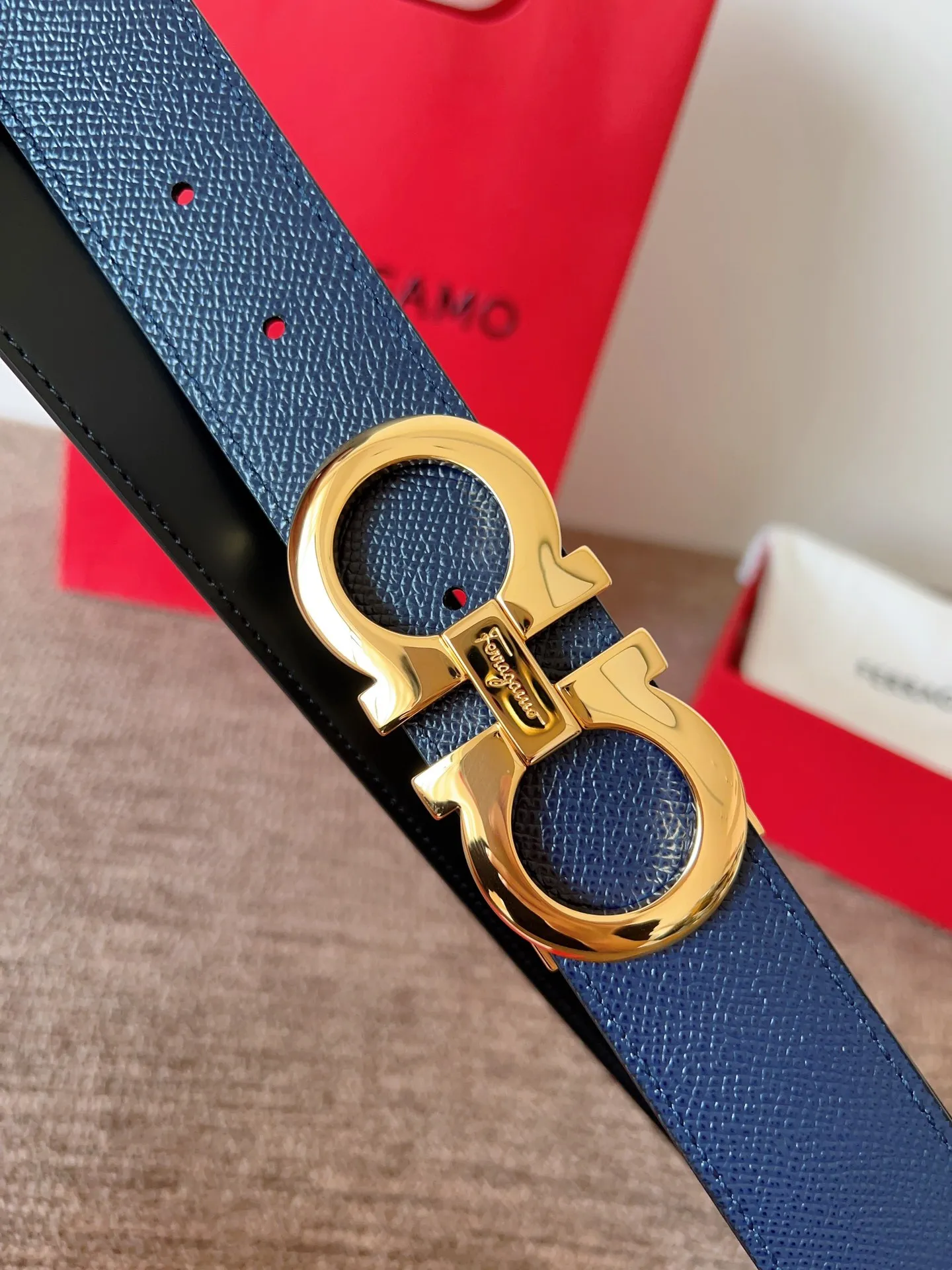 A Ferragamo belt that will never go out of style after several years of use, with original leather, high-quality buckles and brand new packaging. 💰760