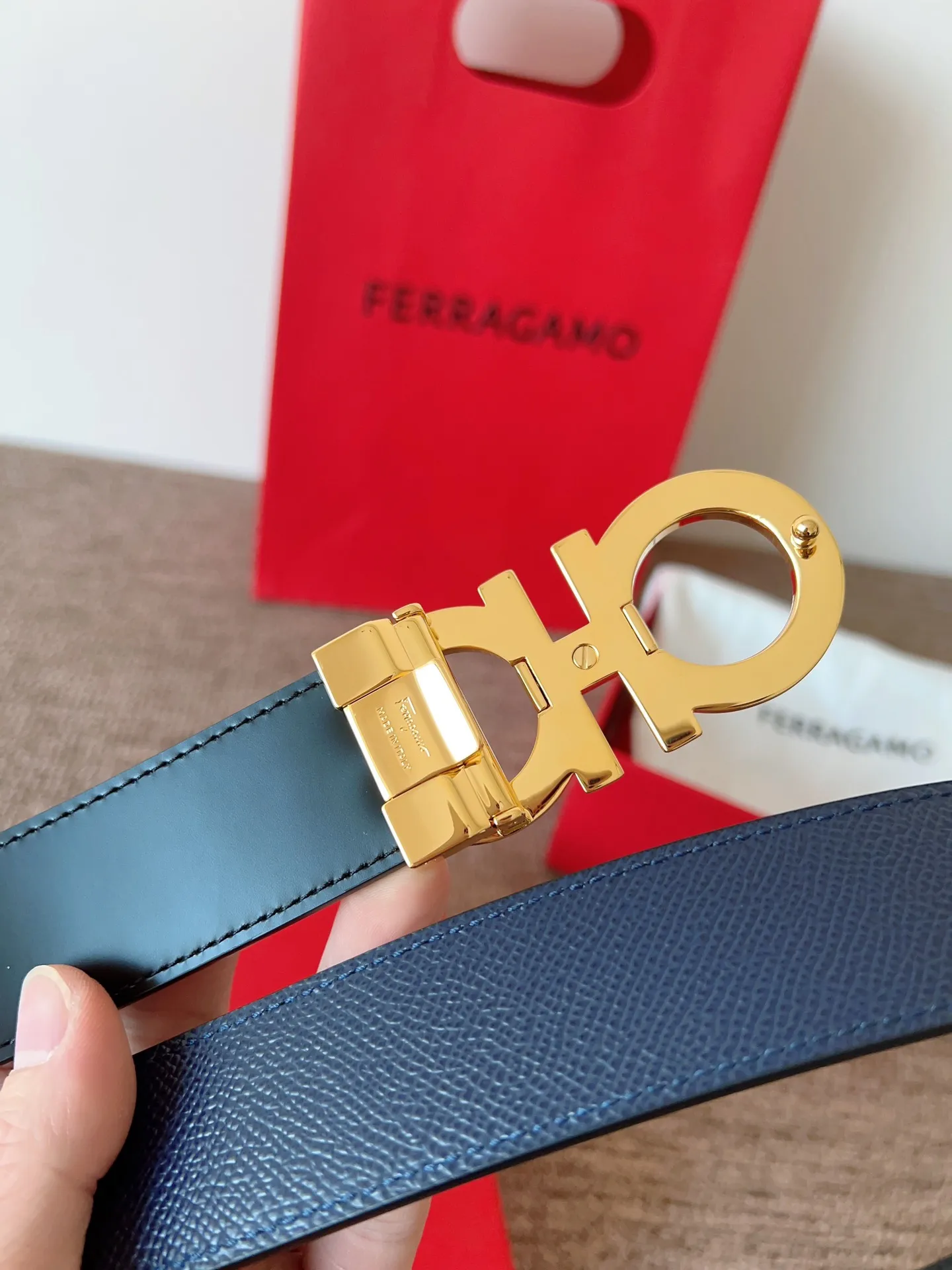 A Ferragamo belt that will never go out of style after several years of use, with original leather, high-quality buckles and brand new packaging. 💰760