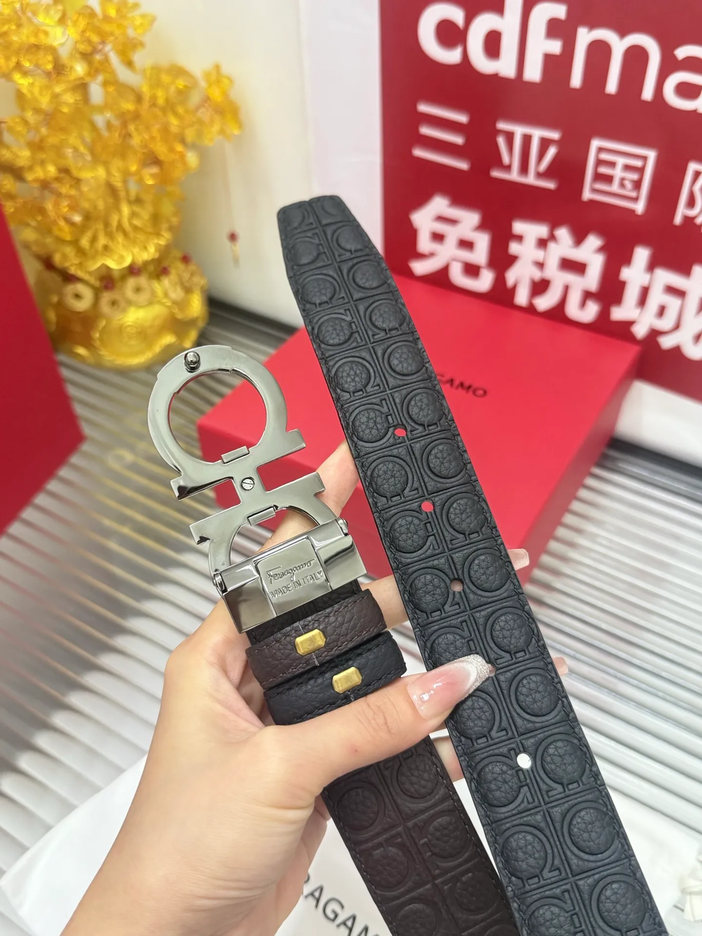 ✅Width: 𝟑.𝟱𝗰𝗺 ❑ 🌎Purchasing genuine goods ❑ Duty-free packaging Salvatore Ferragamo ❑ Supports 𝐍𝐅𝐂 anti-counterfeiting identification · Integrated chip identification for plate matching ❗️ ❑ Italy 🇮🇹𝐒𝐢𝐫𝐩 Original imported calfskin, double-sided, cuttable + high-quality pure copper hardware buckle P460