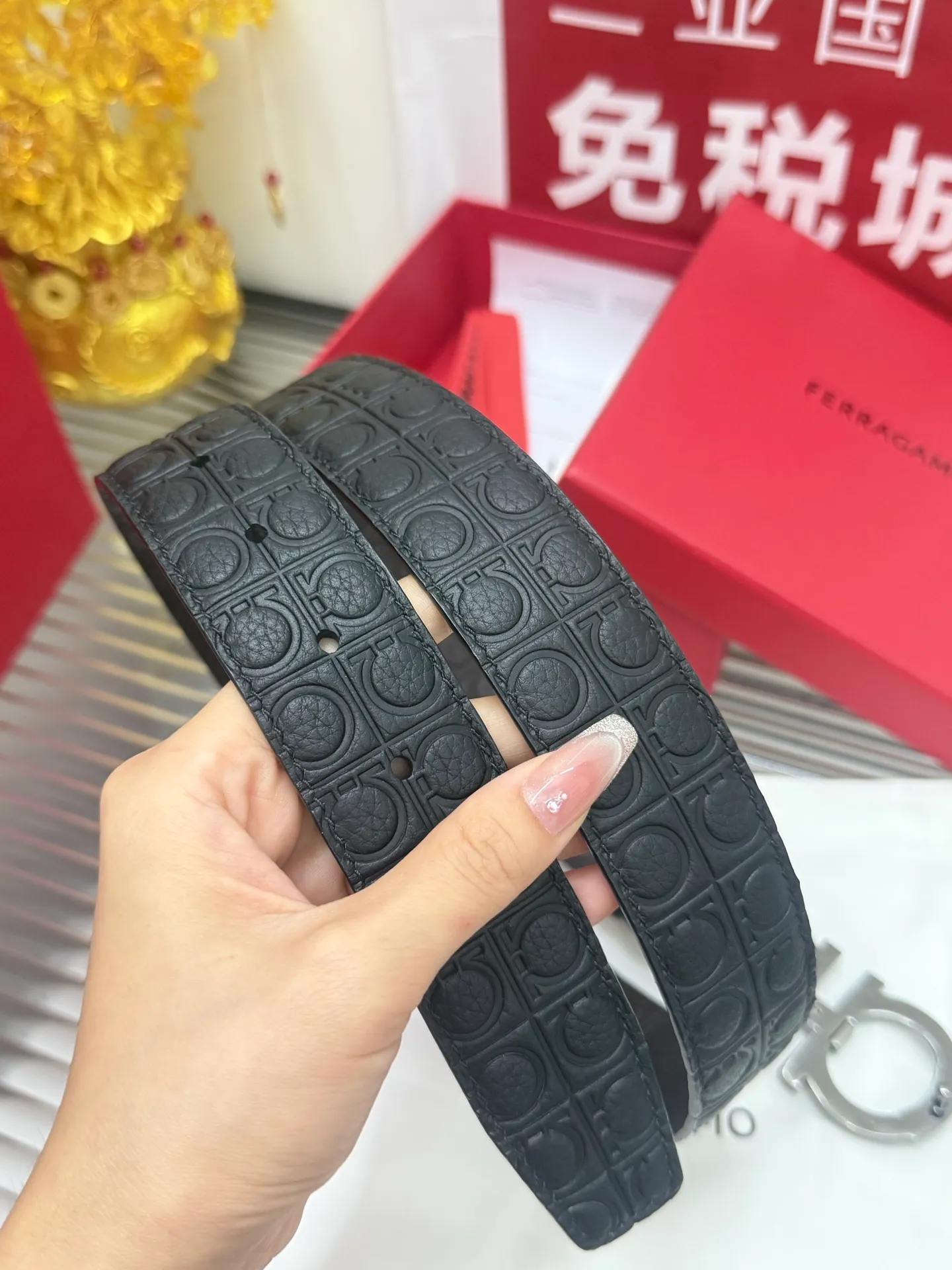 ✅Width: 𝟑.𝟱𝗰𝗺 ❑ 🌎Purchasing genuine goods ❑ Duty-free packaging Salvatore Ferragamo ❑ Supports 𝐍𝐅𝐂 anti-counterfeiting identification · Integrated chip identification for plate matching ❗️ ❑ Italy 🇮🇹𝐒𝐢𝐫𝐩 Original imported calfskin, double-sided, cuttable + high-quality pure copper hardware buckle P460
