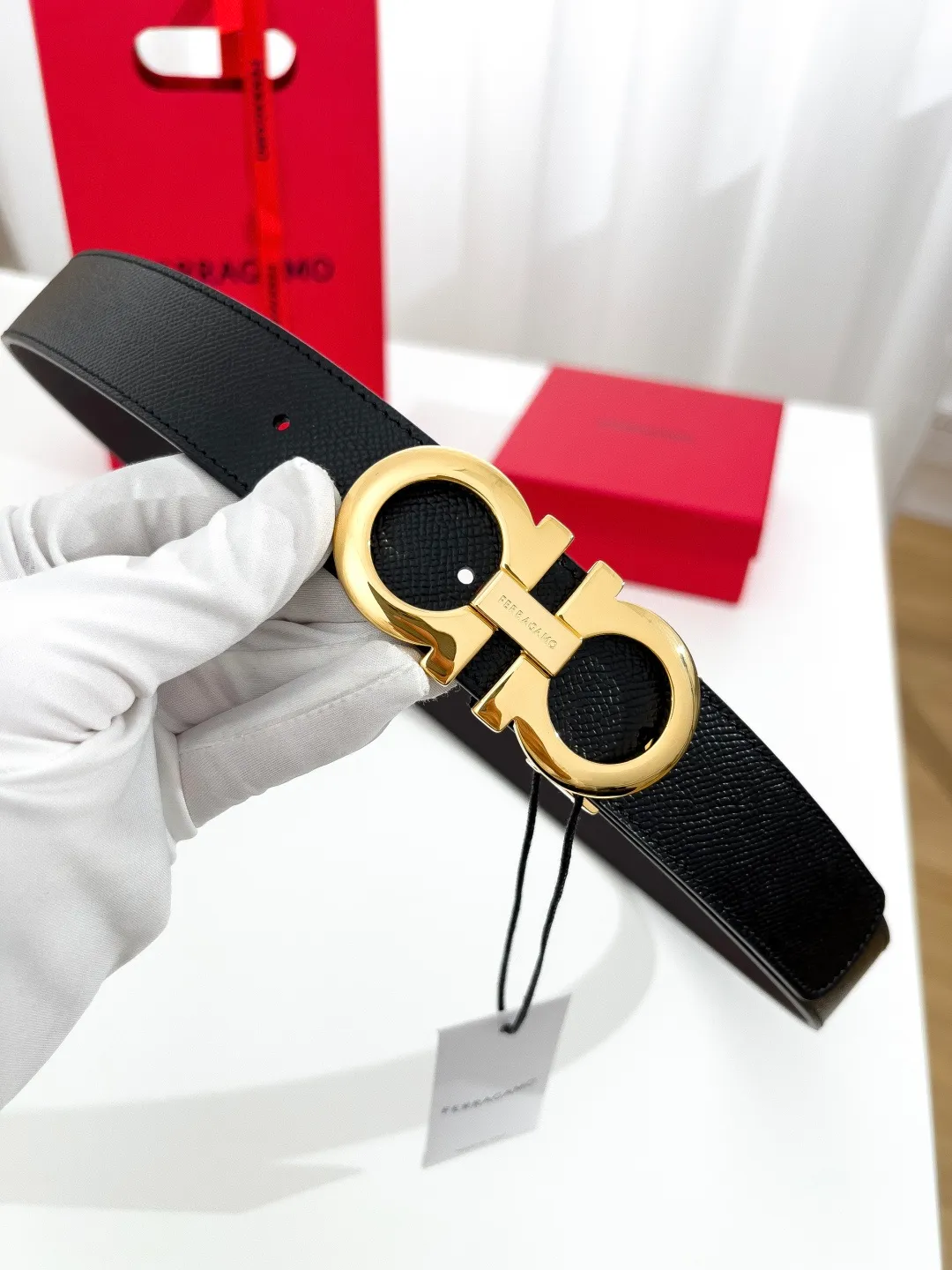 💰440💰Full package💰 💍Purchase-grade Ferragamo⚡️🌹Width 3.5cm, imported first-layer calfskin, double-sided cowhide material⚡️🌹The leather is soft and Q-elastic. Dürkopp's diagonal stitching is exquisite and durable. Good quality goods. Button head: pure copper button (gold, gun color, silver)