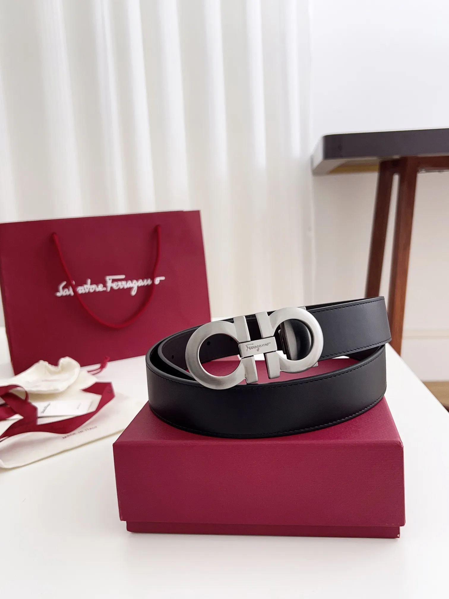 💰440💰Full package💰 💍Purchasing agent Ferragamo⚡️🌹Width 3.5cm, imported first-layer calfskin, double-sided cowhide material, soft and Q-elastic. Dürkopp's diagonal stitching is exquisite and durable. Good quality goods. Button head: pure copper buckle (gold, gun color, silver) Size: 100-125cm Packaging: full set of packaging