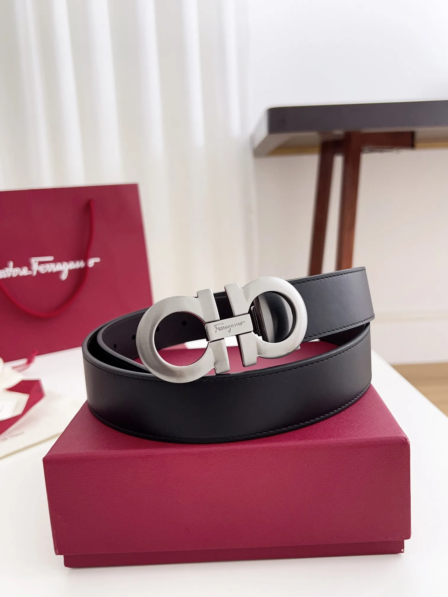 💰440💰Full package💰 💍Purchasing agent Ferragamo⚡️🌹Width 3.5cm, imported first-layer calfskin, double-sided cowhide material, soft and Q-elastic. Dürkopp's diagonal stitching is exquisite and durable. Good quality goods. Button head: pure copper buckle (gold, gun color, silver) Size: 100-125cm Packaging: full set of packaging