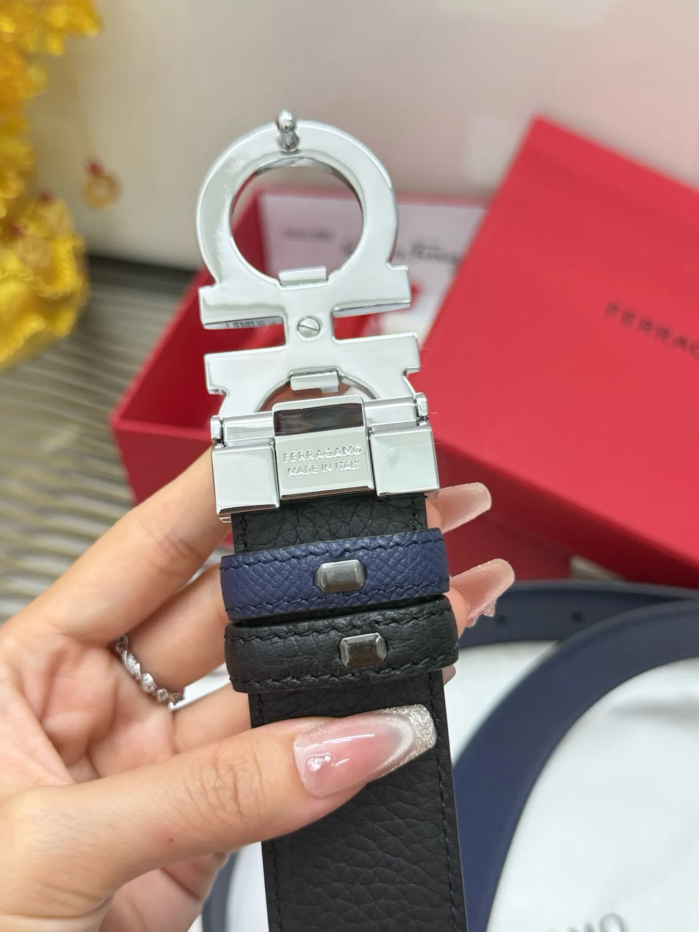 ✅Width: 𝟑.𝟱𝗰𝗺 ❑ Salvatore Ferragamo ❑ Supports 𝐍𝐅𝐂 anti-counterfeiting identification · Integrated chip identification for plate matching ❗️ ❑ Italy 🇮🇹𝐒𝐢𝐫𝐩 Original imported calfskin, double-sided, usable and cutable in length + high-quality pure copper hardware buckle P460 ❑ Genuine quality, small details on the version / exquisite and neat wiring details! ❑ The leather texture is clearly visible and the traces are exposed, restoring the official authentic quality to the greatest extent🔥 ❑ The eye holes are completed in one stamping, clean and neat, without any skin residue or color rendering. The stitching is tight and precise! Hardware polishing and thickening electroplating! ❑ Top quality ✅1:1 mold opening/durable ❑ The overall details are aligned and have curvature. Strict requirements for material selection in version opening · All materials are completely consistent · Fabrics, wiring, and oil edges are meticulously reflected · No leaky details. Original high quality. Special supply channel. "Original quality ۞ Avoid picture piracy 🔍 Low quality ✘ Exclusive real photos"