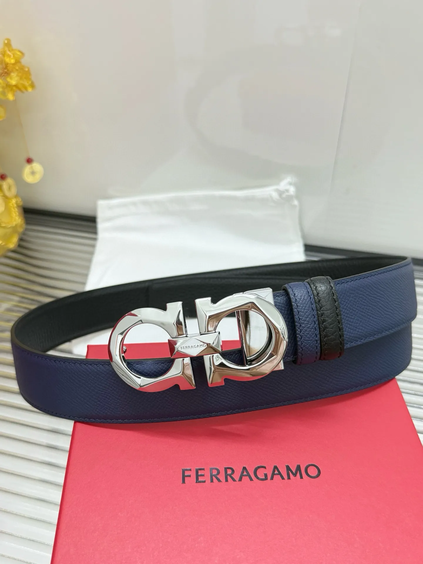 ✅Width: 𝟑.𝟱𝗰𝗺 ❑ Salvatore Ferragamo ❑ Supports 𝐍𝐅𝐂 anti-counterfeiting identification · Integrated chip identification for plate matching ❗️ ❑ Italy 🇮🇹𝐒𝐢𝐫𝐩 Original imported calfskin, double-sided, usable and cutable in length + high-quality pure copper hardware buckle P460 ❑ Genuine quality, small details on the version / exquisite and neat wiring details! ❑ The leather texture is clearly visible and the traces are exposed, restoring the official authentic quality to the greatest extent🔥 ❑ The eye holes are completed in one stamping, clean and neat, without any skin residue or color rendering. The stitching is tight and precise! Hardware polishing and thickening electroplating! ❑ Top quality ✅1:1 mold opening/durable ❑ The overall details are aligned and have curvature. Strict requirements for material selection in version opening · All materials are completely consistent · Fabrics, wiring, and oil edges are meticulously reflected · No leaky details. Original high quality. Special supply channel. "Original quality ۞ Avoid picture piracy 🔍 Low quality ✘ Exclusive real photos"