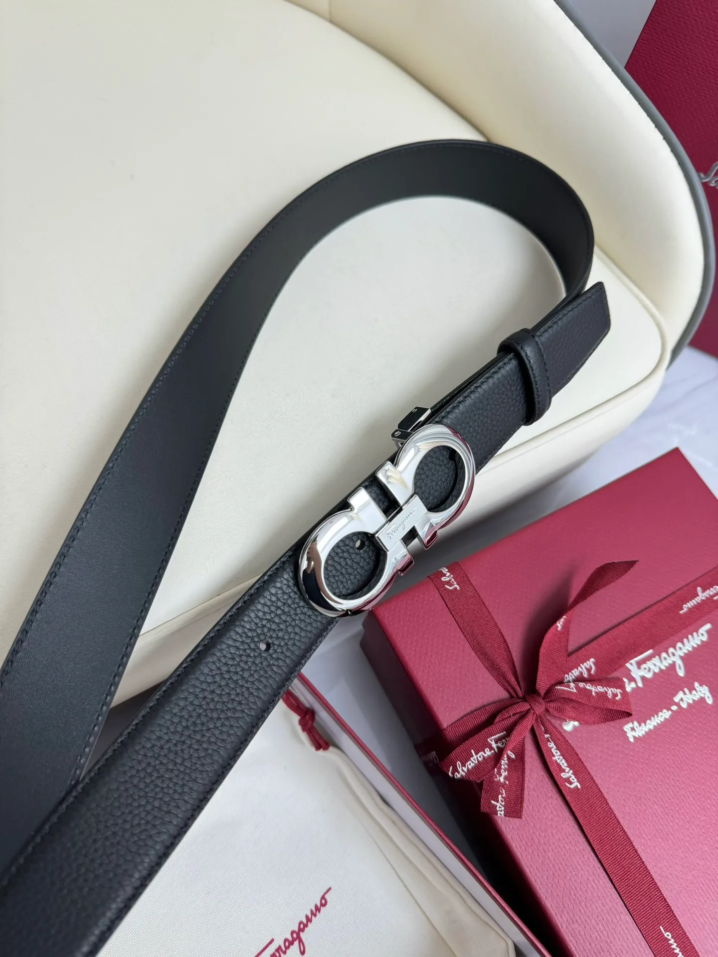 💰440💰Full set of packaging💰 💍Purchase-grade Ferragamo Double-sided original imported first-layer cowhide, double-sided use, vacuum electroplated copper buckle, exquisite workmanship, counter quality! Fashionable, casual and versatile items are on sale! Comes with full counter packaging, width 3.5cm